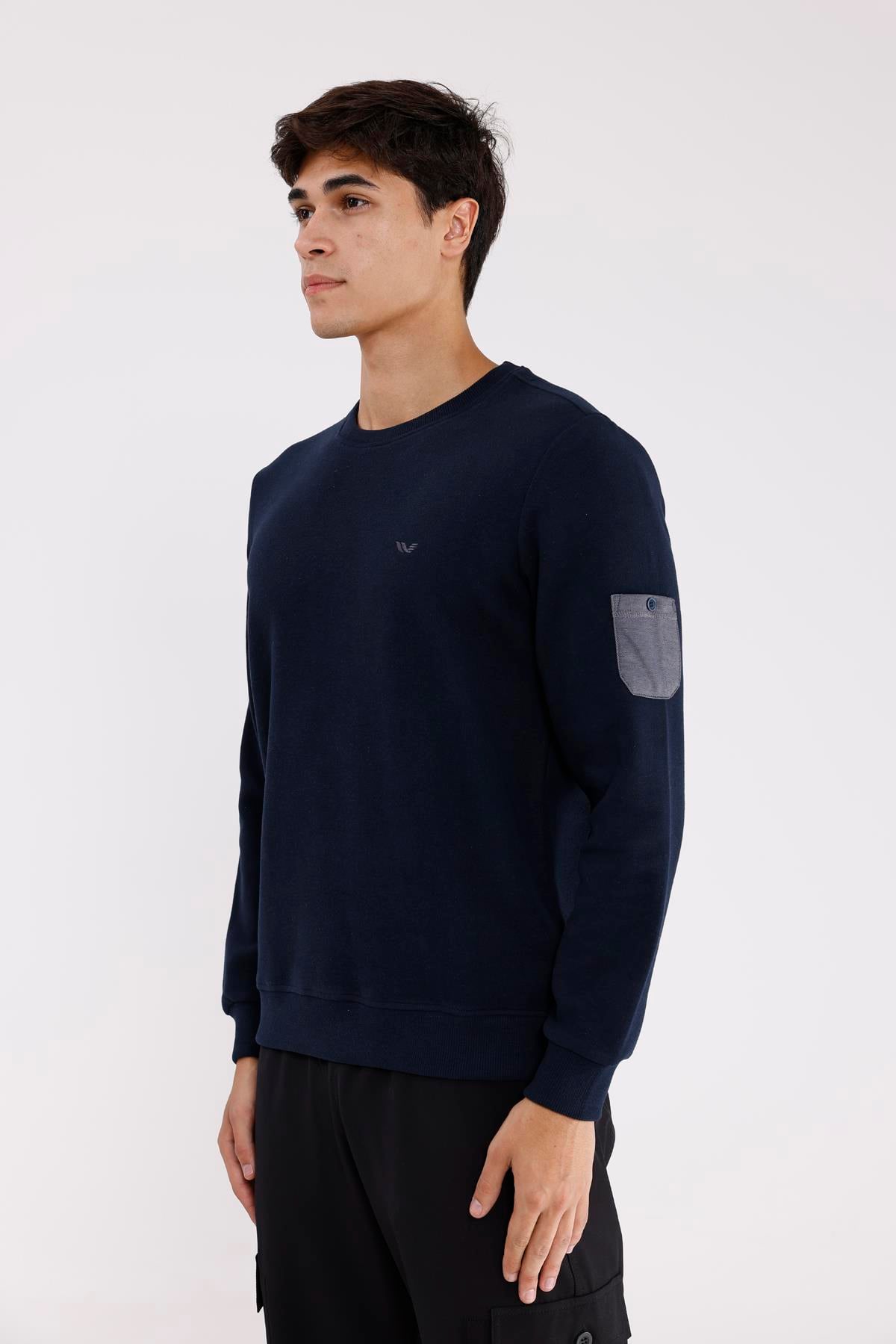 Selanik Dokulu Yumuşak Tutuşlu Rahat Kalıp Sade Tasarım Uzun Kollu Sweatshirt