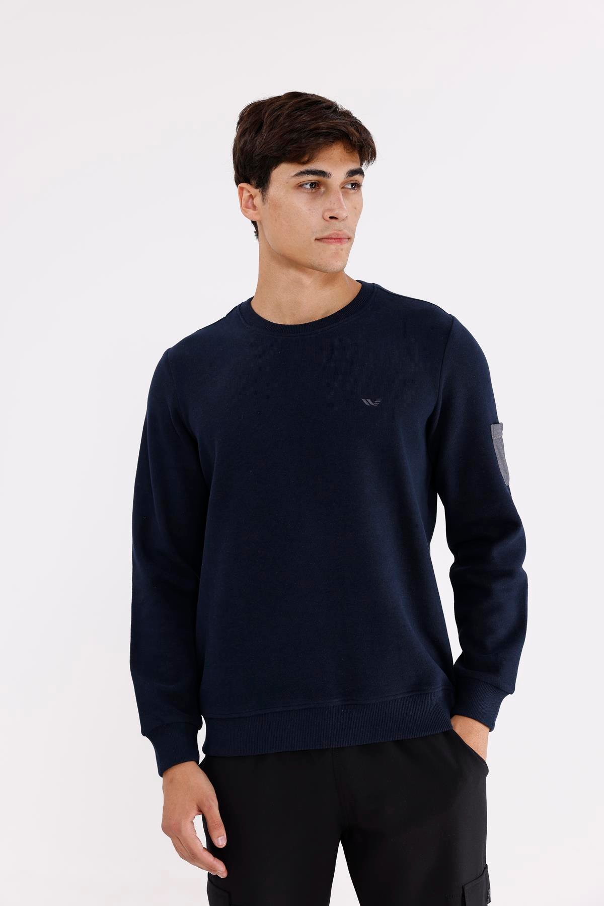 Selanik Dokulu Yumuşak Tutuşlu Rahat Kalıp Sade Tasarım Uzun Kollu Sweatshirt