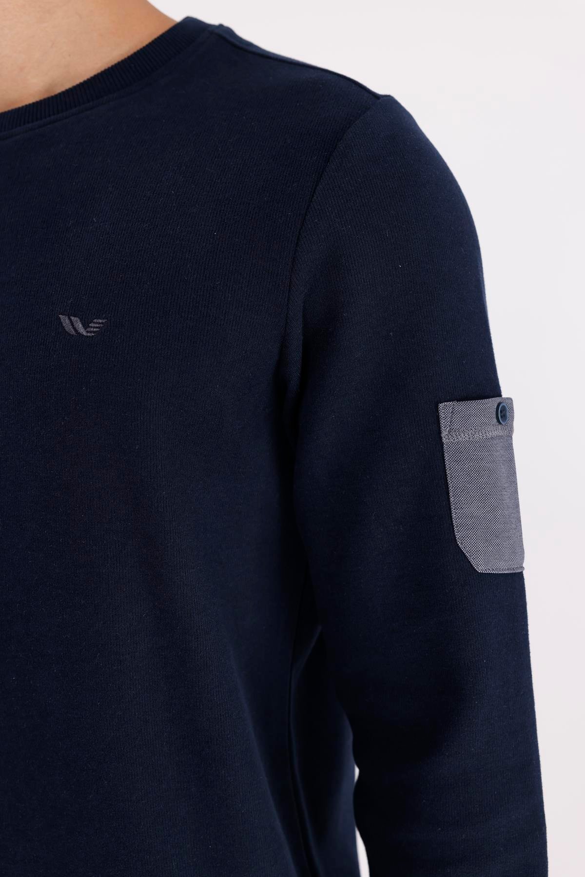 Selanik Dokulu Yumuşak Tutuşlu Rahat Kalıp Sade Tasarım Uzun Kollu Sweatshirt