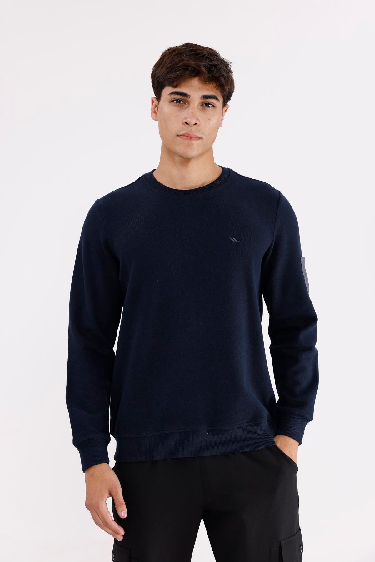 Selanik Dokulu Yumuşak Tutuşlu Rahat Kalıp Sade Tasarım Uzun Kollu Sweatshirt