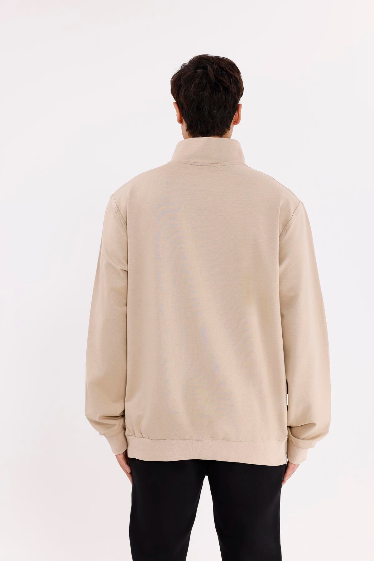 Üç Cepli Yaka Detaylı Fermuarlı Rahat Kesim Ribana Manşetli Mevsimlik Sweatshirt