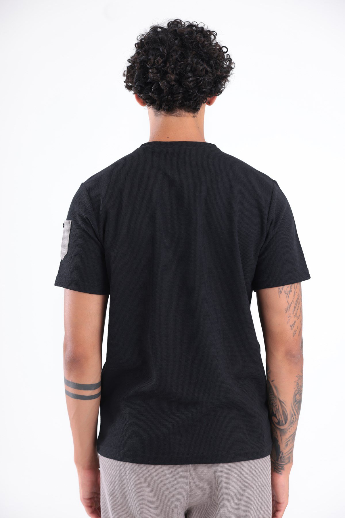 Waffle Örgü Dokulu Göğüs Logolu Kolda Mini Cep Detaylı Bisiklet Yaka Erkek Spor T-Shirt 
