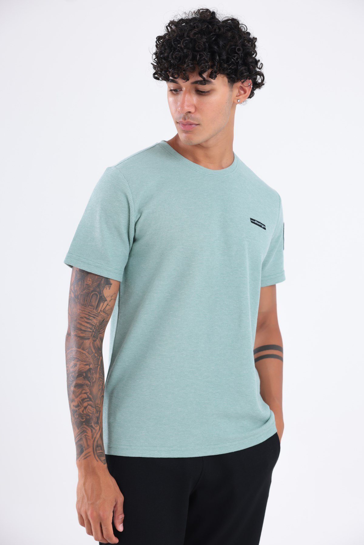 Waffle Örgü Dokulu Göğüs Logolu Kolda Mini Cep Detaylı Bisiklet Yaka Erkek Spor T-Shirt 