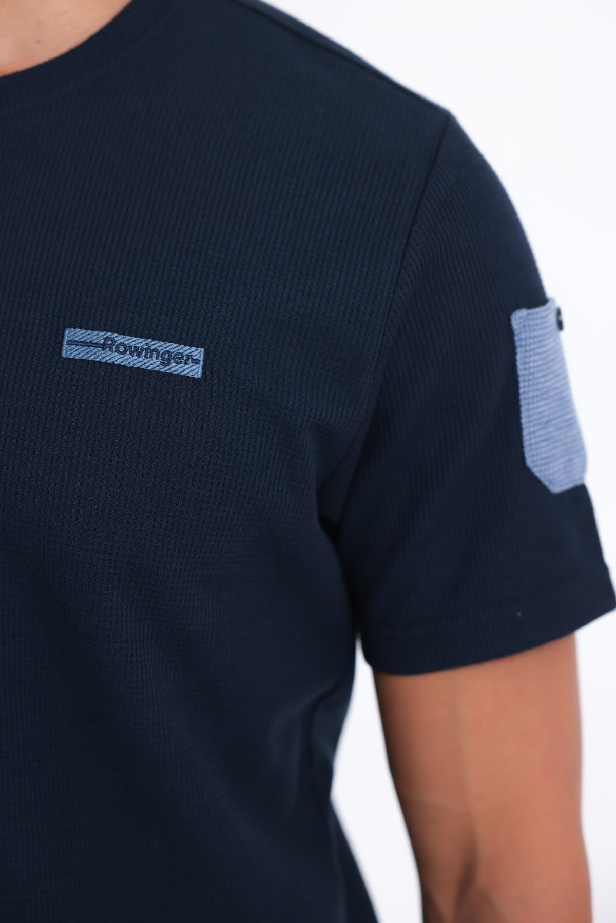 Waffle Örgü Dokulu Göğüs Logolu Kolda Mini Cep Detaylı Bisiklet Yaka Erkek Spor T-Shirt 