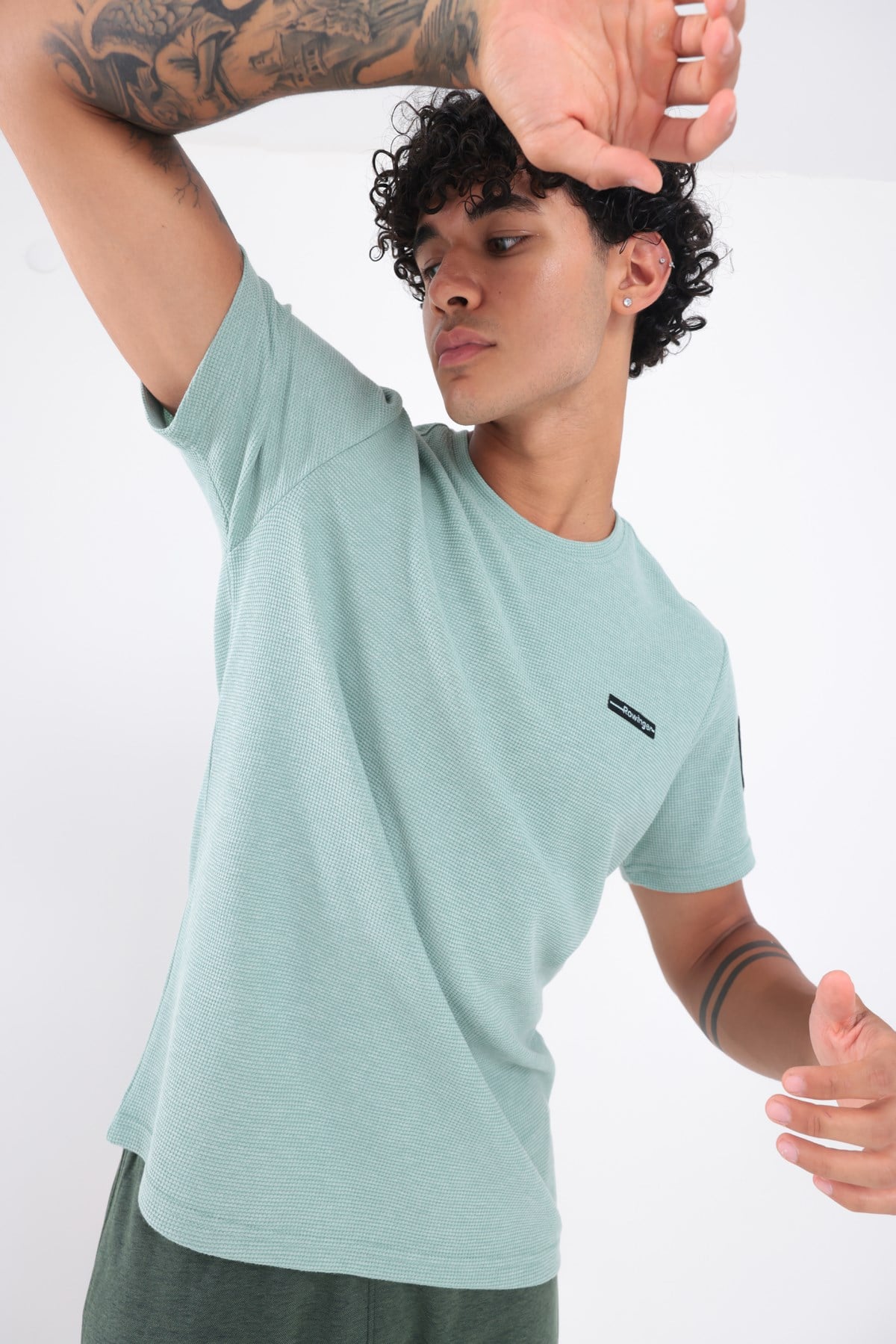 Waffle Örgü Dokulu Göğüs Logolu Kolda Mini Cep Detaylı Bisiklet Yaka Erkek Spor T-Shirt 