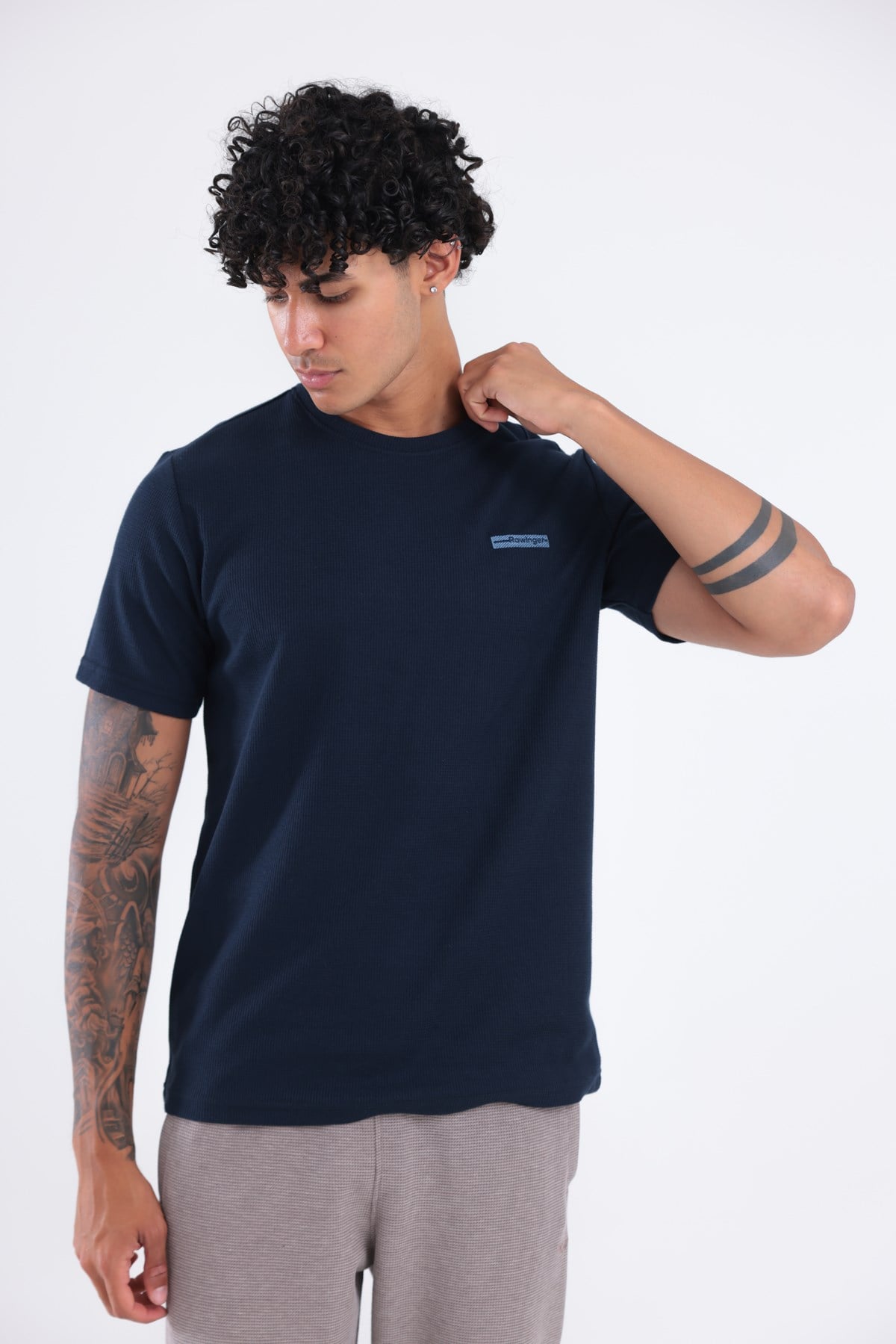 Waffle Örgü Dokulu Göğüs Logolu Kolda Mini Cep Detaylı Bisiklet Yaka Erkek Spor T-Shirt 