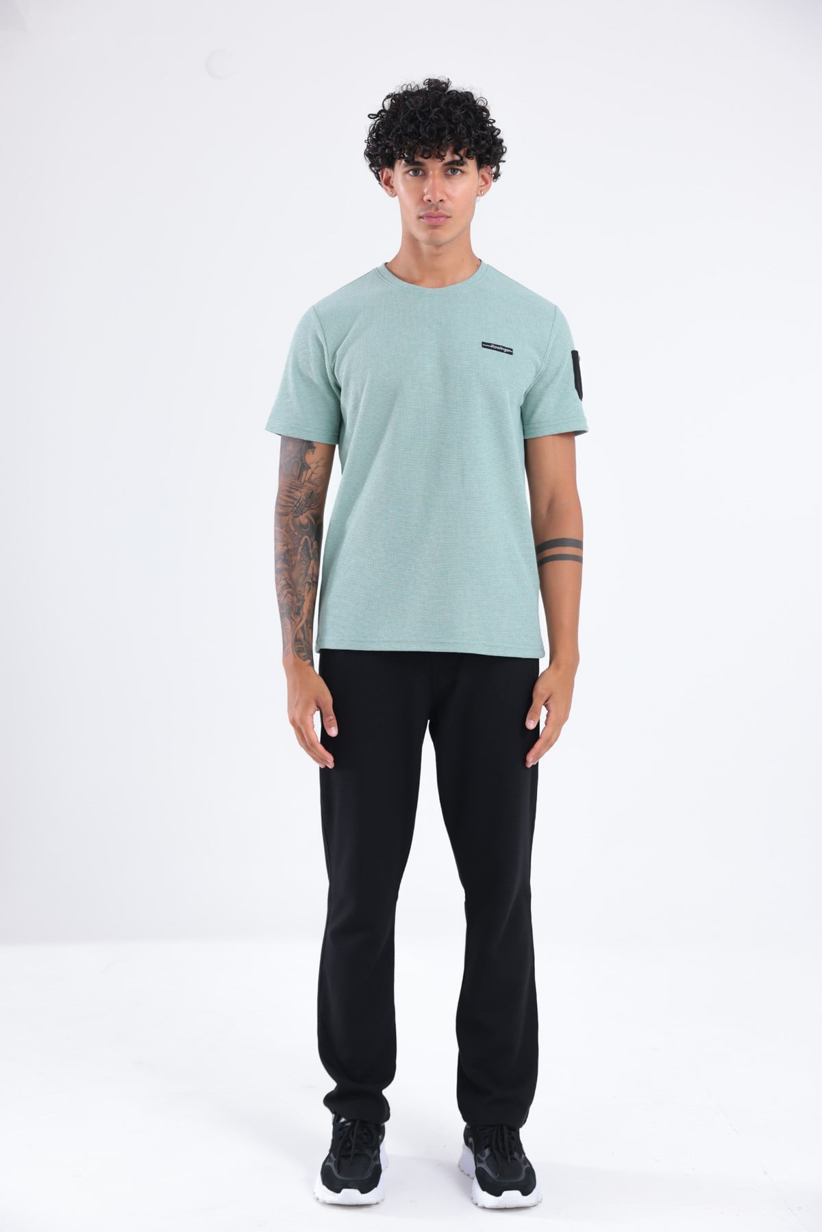 Waffle Örgü Dokulu Göğüs Logolu Kolda Mini Cep Detaylı Bisiklet Yaka Erkek Spor T-Shirt 