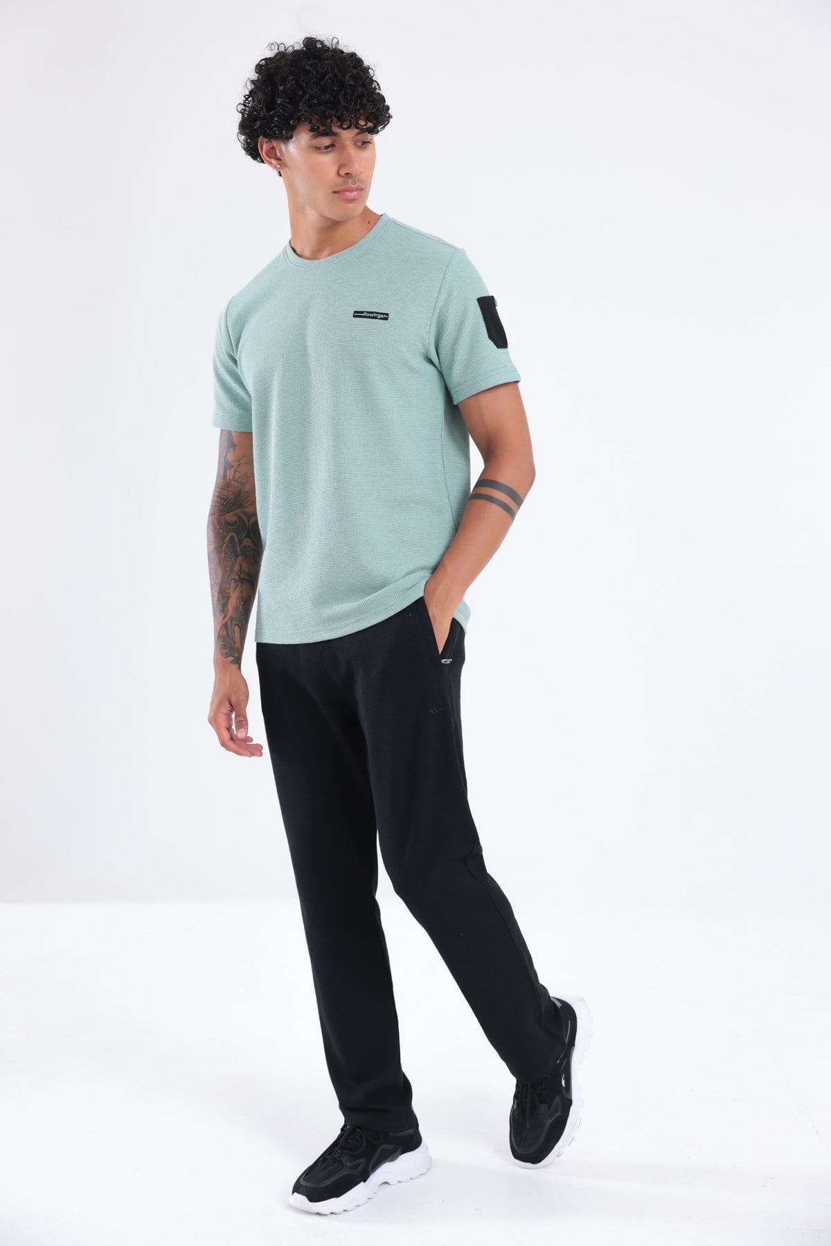 Waffle Örgü Dokulu Göğüs Logolu Kolda Mini Cep Detaylı Bisiklet Yaka Erkek Spor T-Shirt 