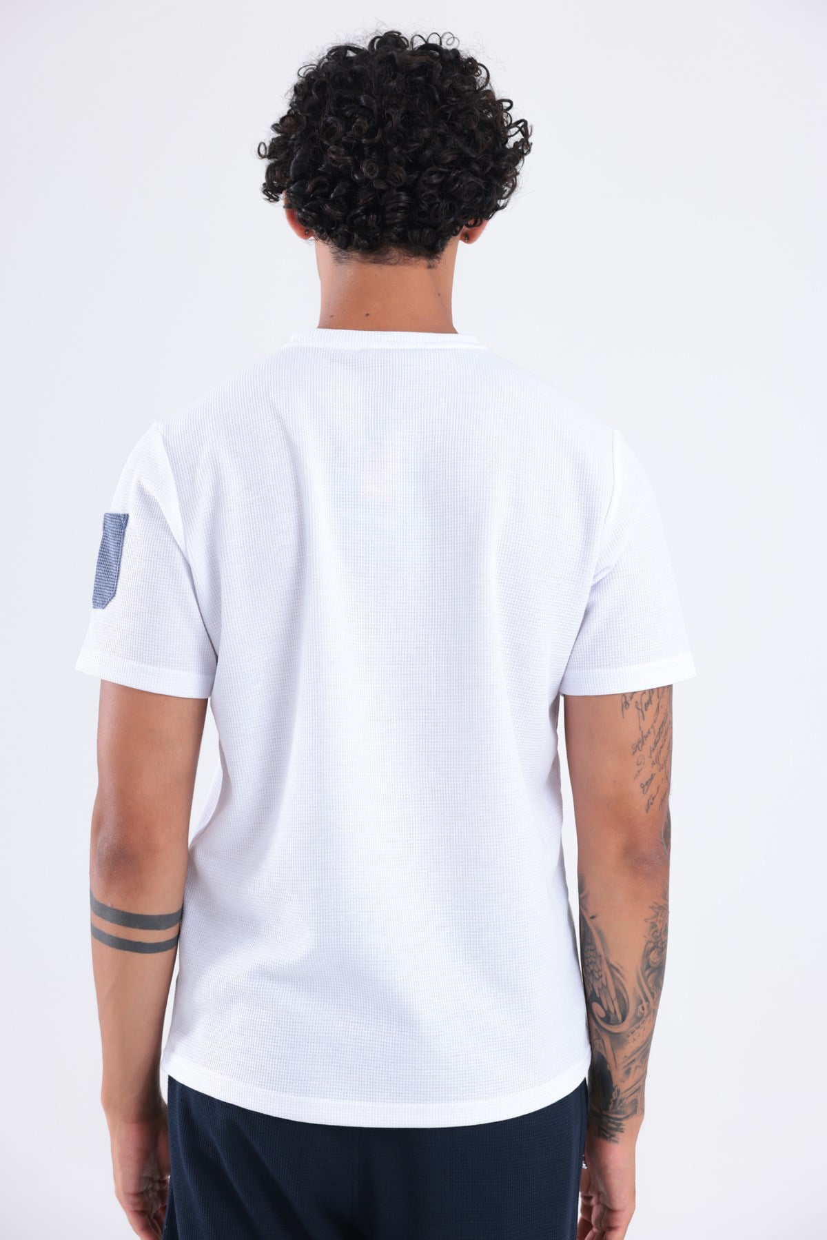 Waffle Örgü Dokulu Göğüs Logolu Kolda Mini Cep Detaylı Bisiklet Yaka Erkek Spor T-Shirt 