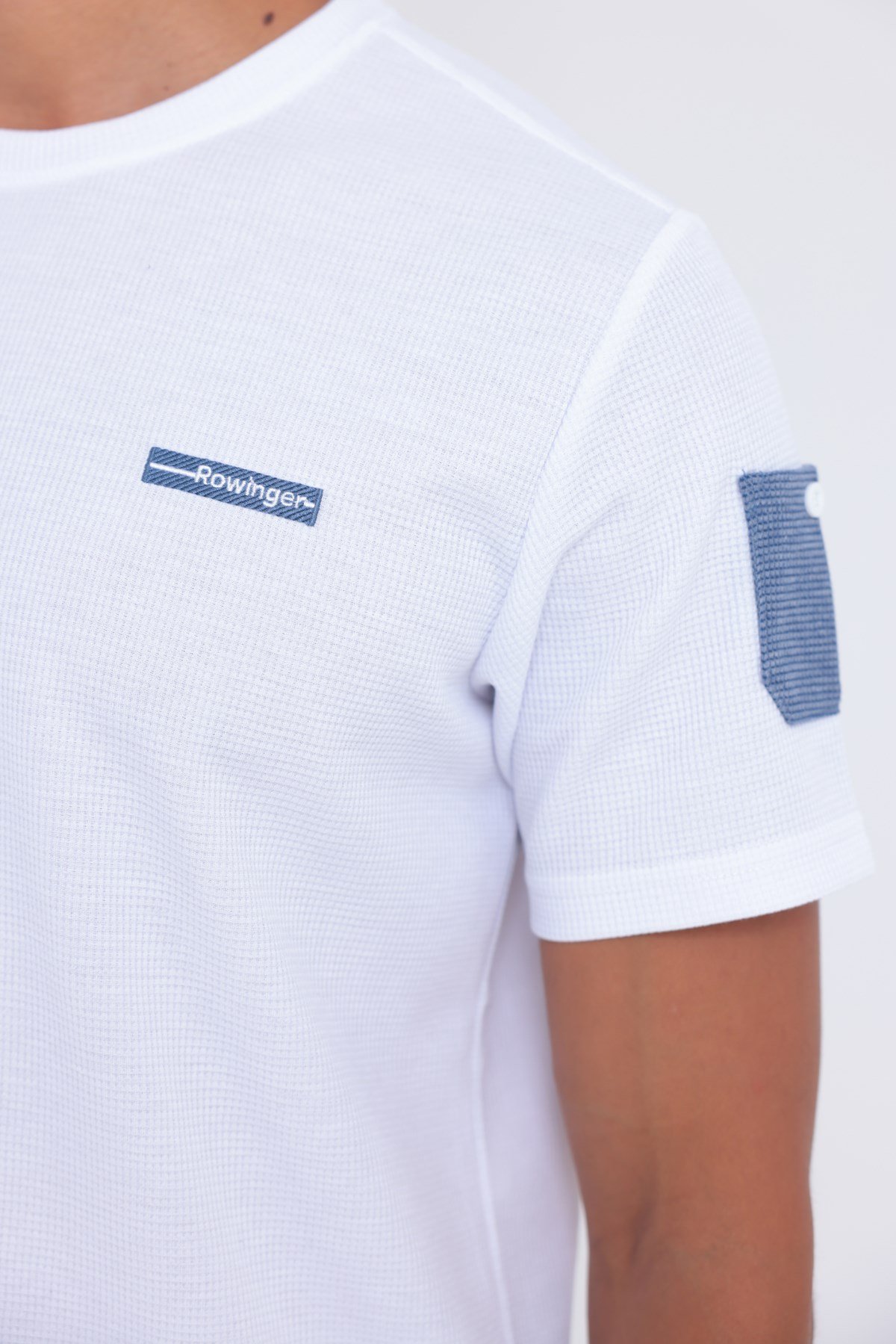 Waffle Örgü Dokulu Göğüs Logolu Kolda Mini Cep Detaylı Bisiklet Yaka Erkek Spor T-Shirt 