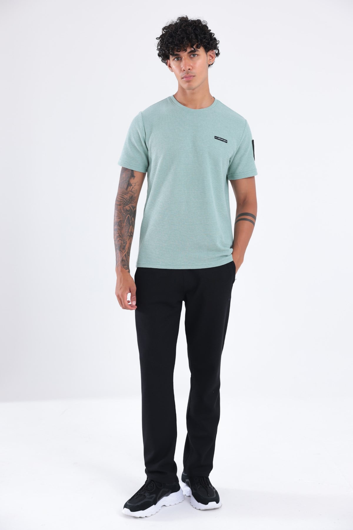 Waffle Örgü Dokulu Göğüs Logolu Kolda Mini Cep Detaylı Bisiklet Yaka Erkek Spor T-Shirt 