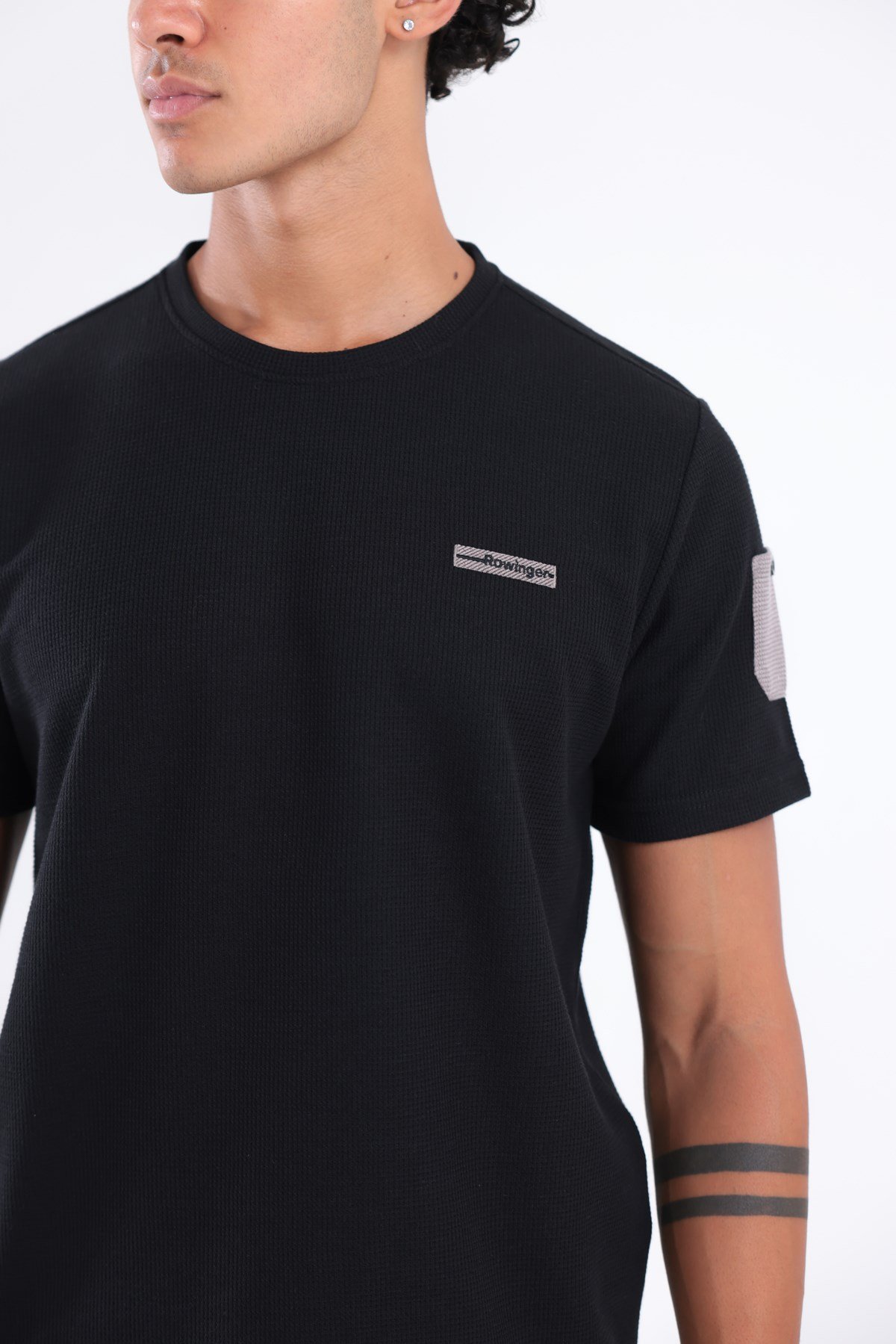 Waffle Örgü Dokulu Göğüs Logolu Kolda Mini Cep Detaylı Bisiklet Yaka Erkek Spor T-Shirt 
