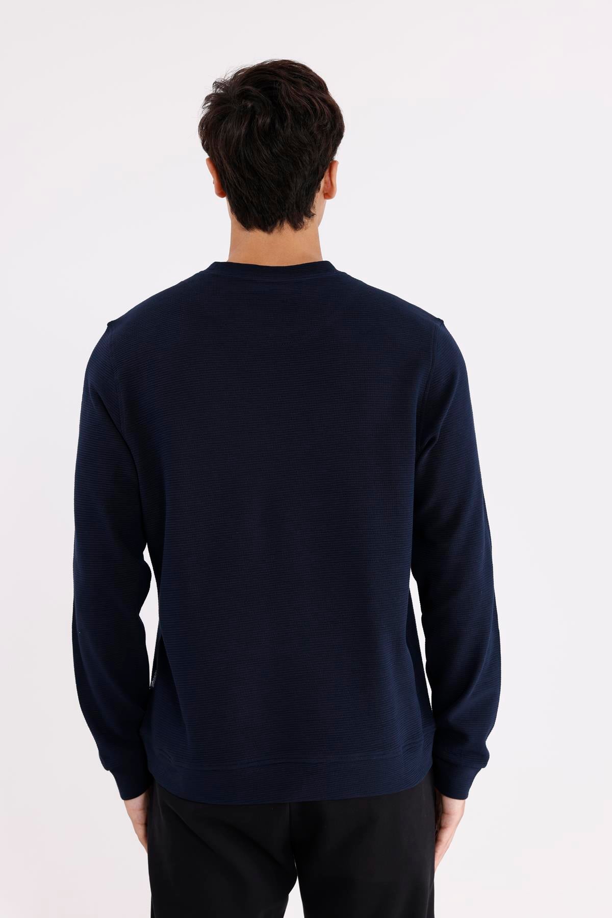 Yatay Dokulu Ottoman Yüzey Tonal Logo Detaylı Bisiklet Yaka Standart Kalıp Sweatshirt