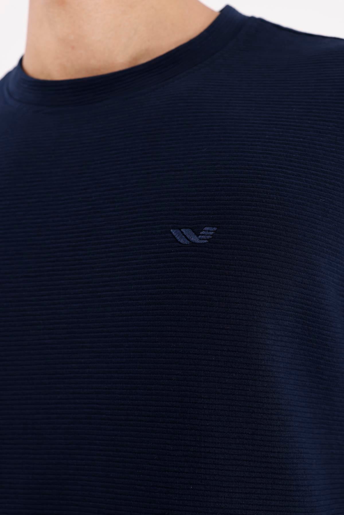 Yatay Dokulu Ottoman Yüzey Tonal Logo Detaylı Bisiklet Yaka Standart Kalıp Sweatshirt