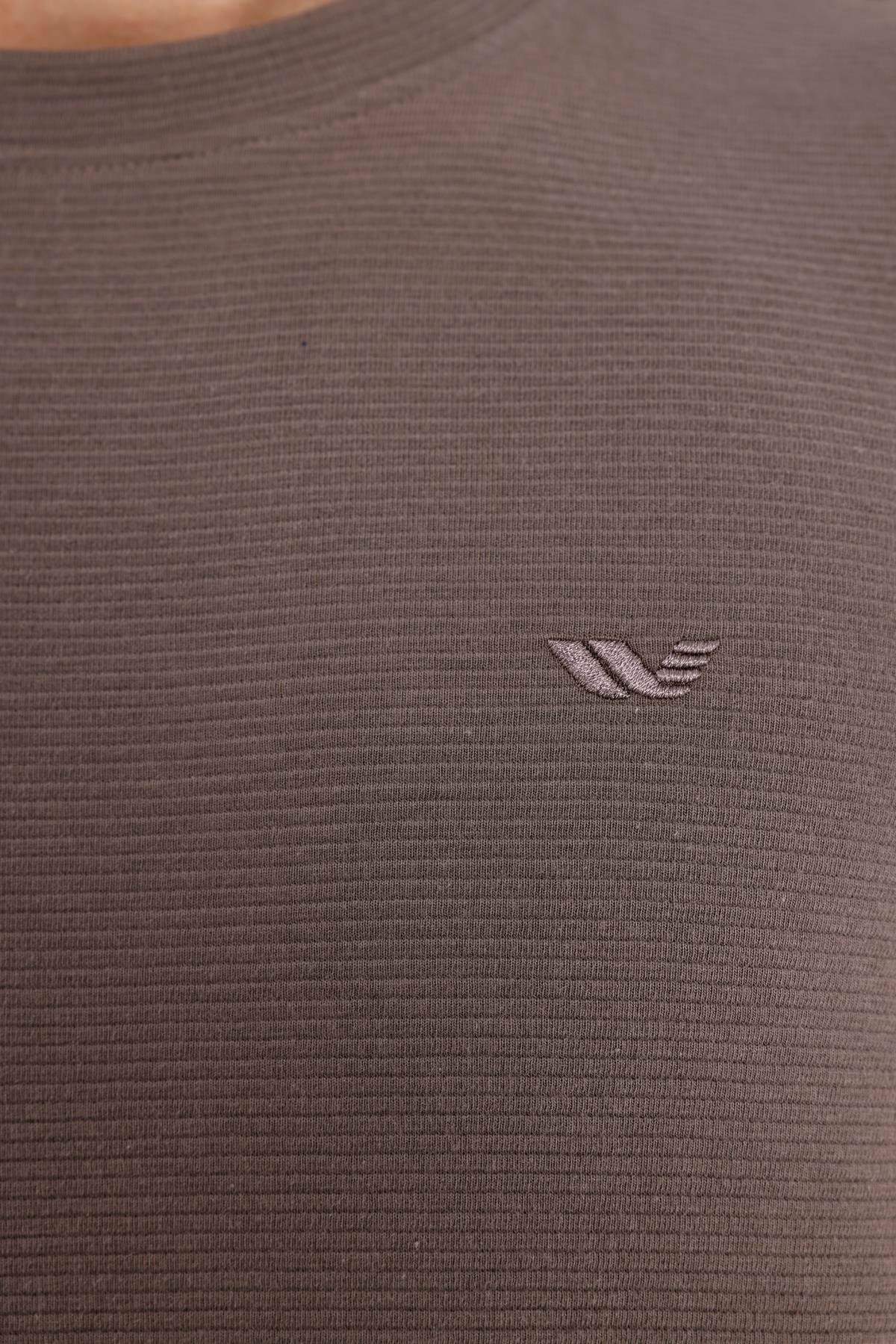 Yatay Dokulu Ottoman Yüzey Tonal Logo Detaylı Bisiklet Yaka Standart Kalıp Sweatshirt