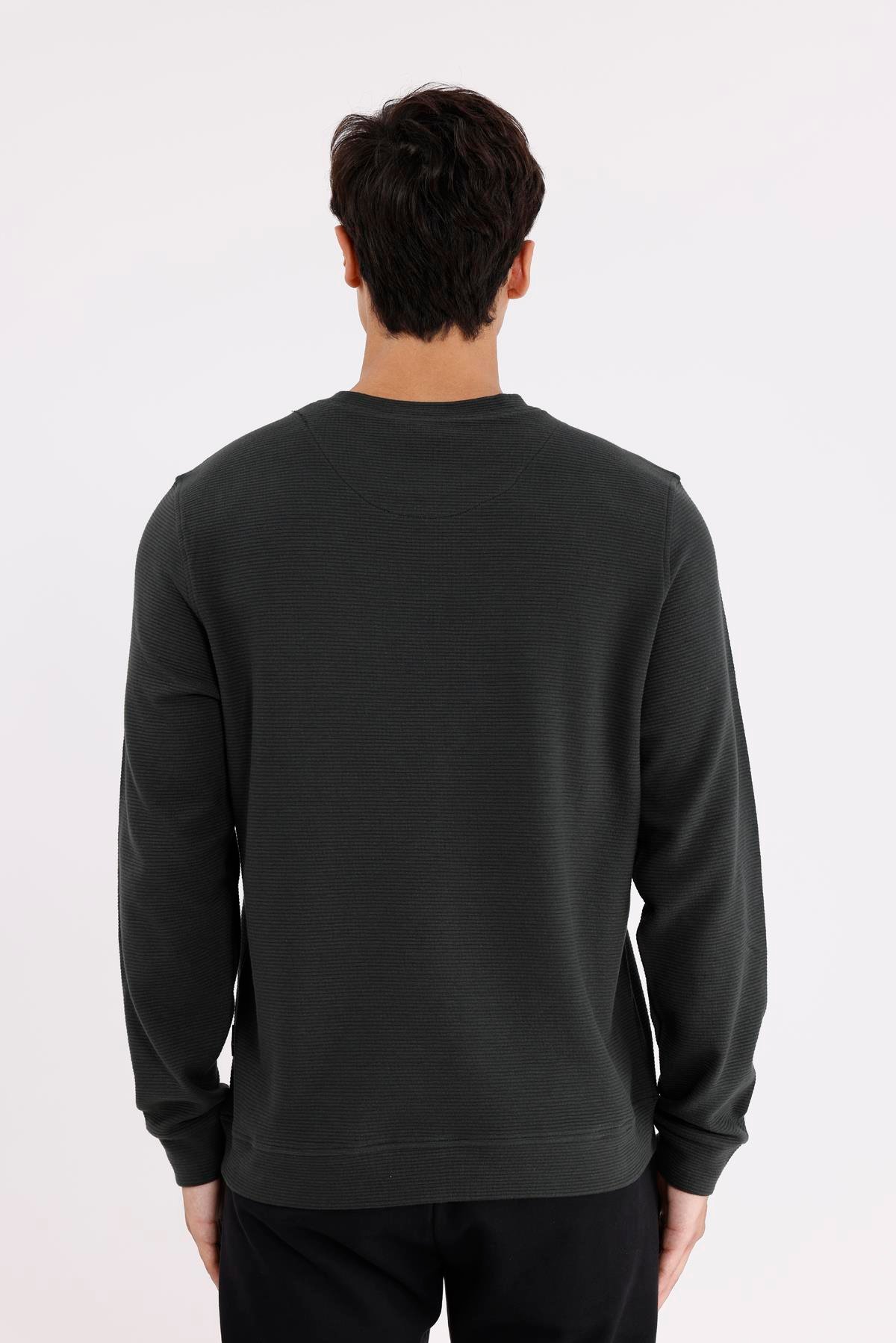 Yatay Dokulu Ottoman Yüzey Tonal Logo Detaylı Bisiklet Yaka Standart Kalıp Sweatshirt