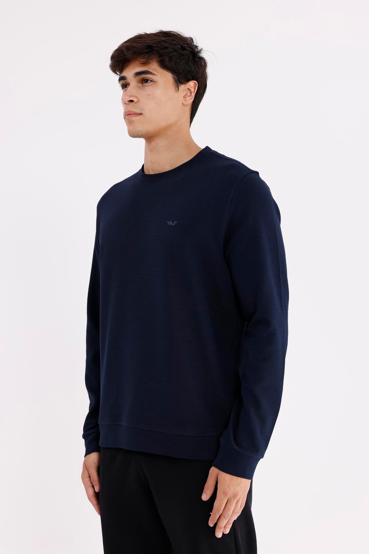 Yatay Dokulu Ottoman Yüzey Tonal Logo Detaylı Bisiklet Yaka Standart Kalıp Sweatshirt