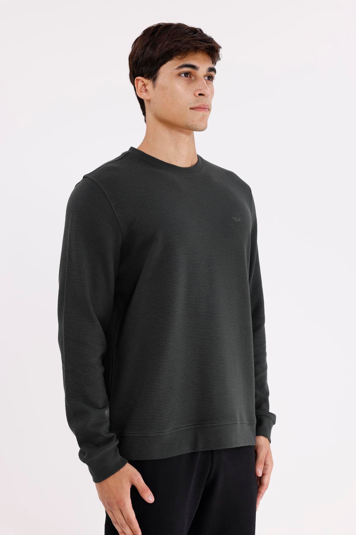 Yatay Dokulu Ottoman Yüzey Tonal Logo Detaylı Bisiklet Yaka Standart Kalıp Sweatshirt