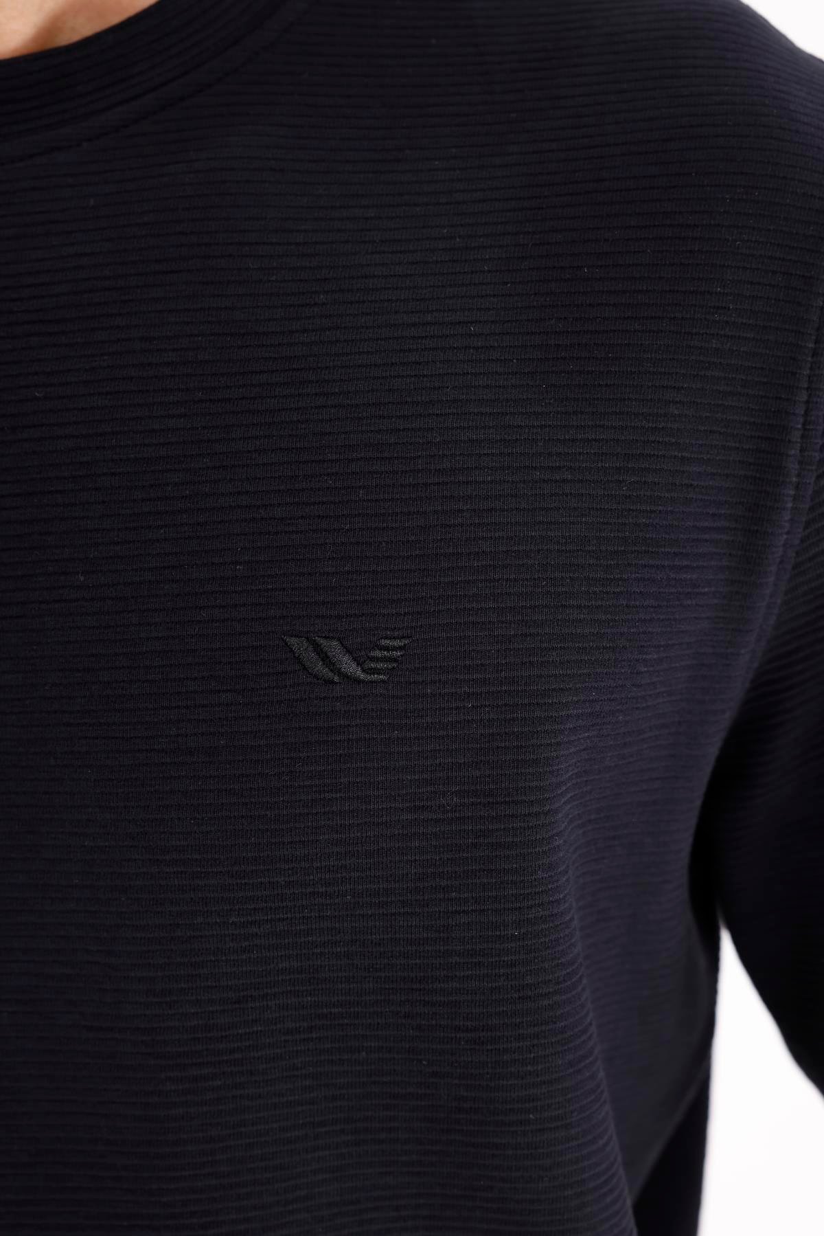 Yatay Dokulu Ottoman Yüzey Tonal Logo Detaylı Bisiklet Yaka Standart Kalıp Sweatshirt