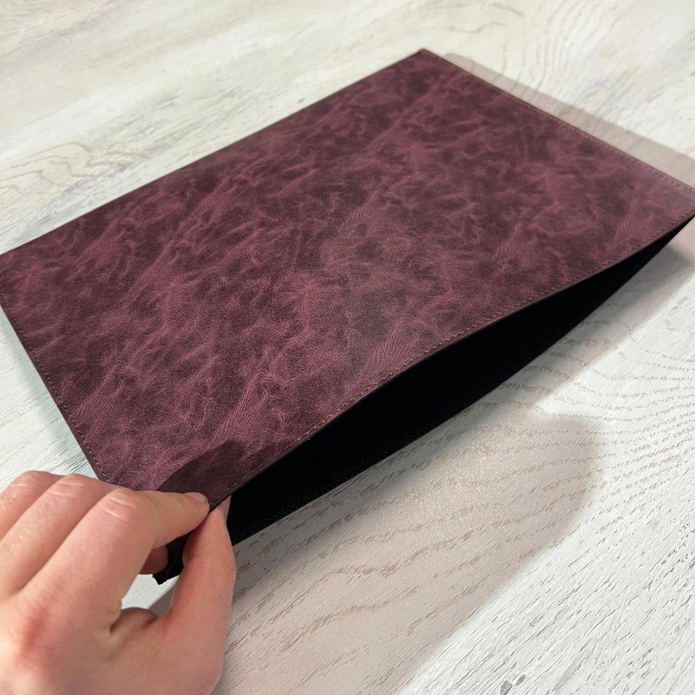 Karin Yazı Altlığı Suni Deri Hazneli 35x25 cm Bordo