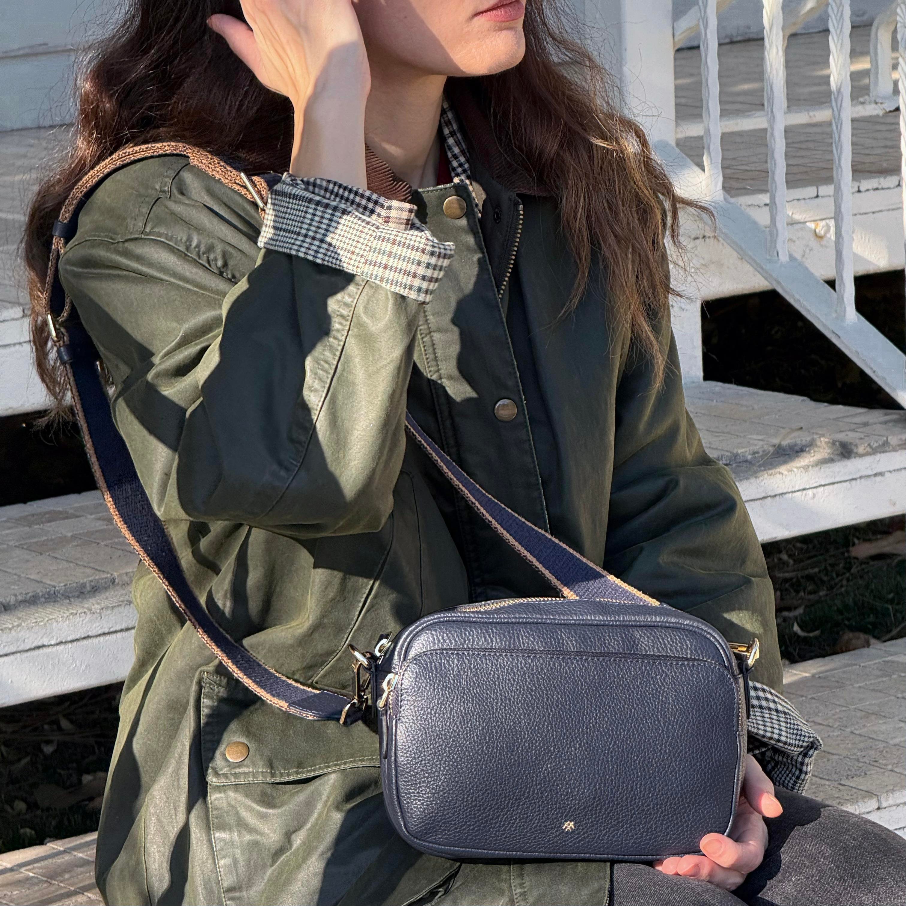 KANVAS ASKILI DERİ CROSSBODY ÇANTA LACİVERT