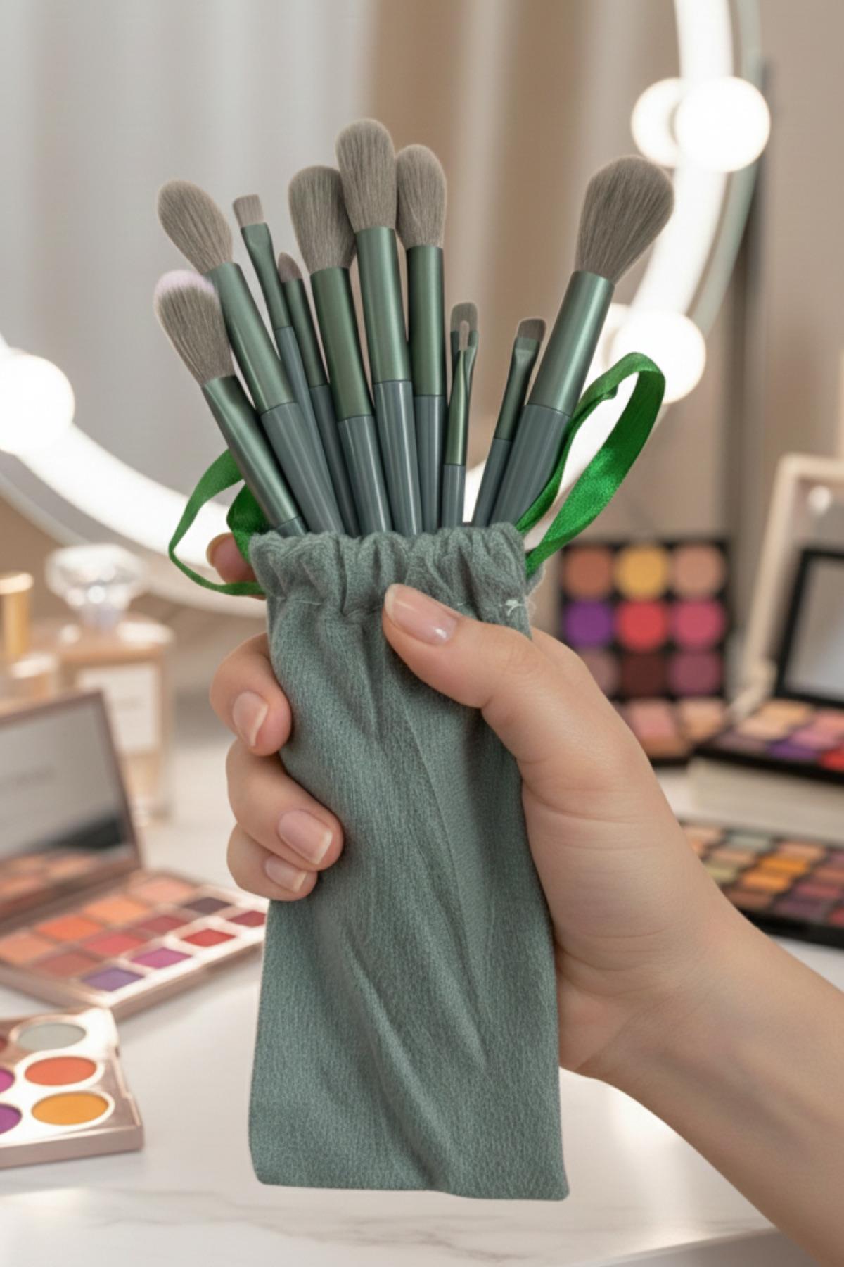 Kadın 13'lü Makyaj Fırça Seti Keseli Seyahat Fırça Seti