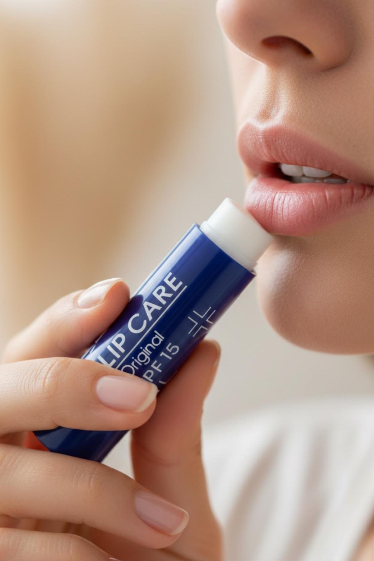 Kadın Renkli Dudak Bakım Kremi Nemlendirici Dudak Parlatıcısı