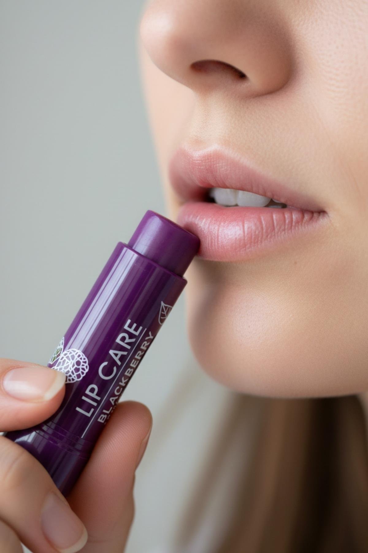 Kadın Renkli Dudak Bakım Kremi Nemlendirici Dudak Parlatıcısı