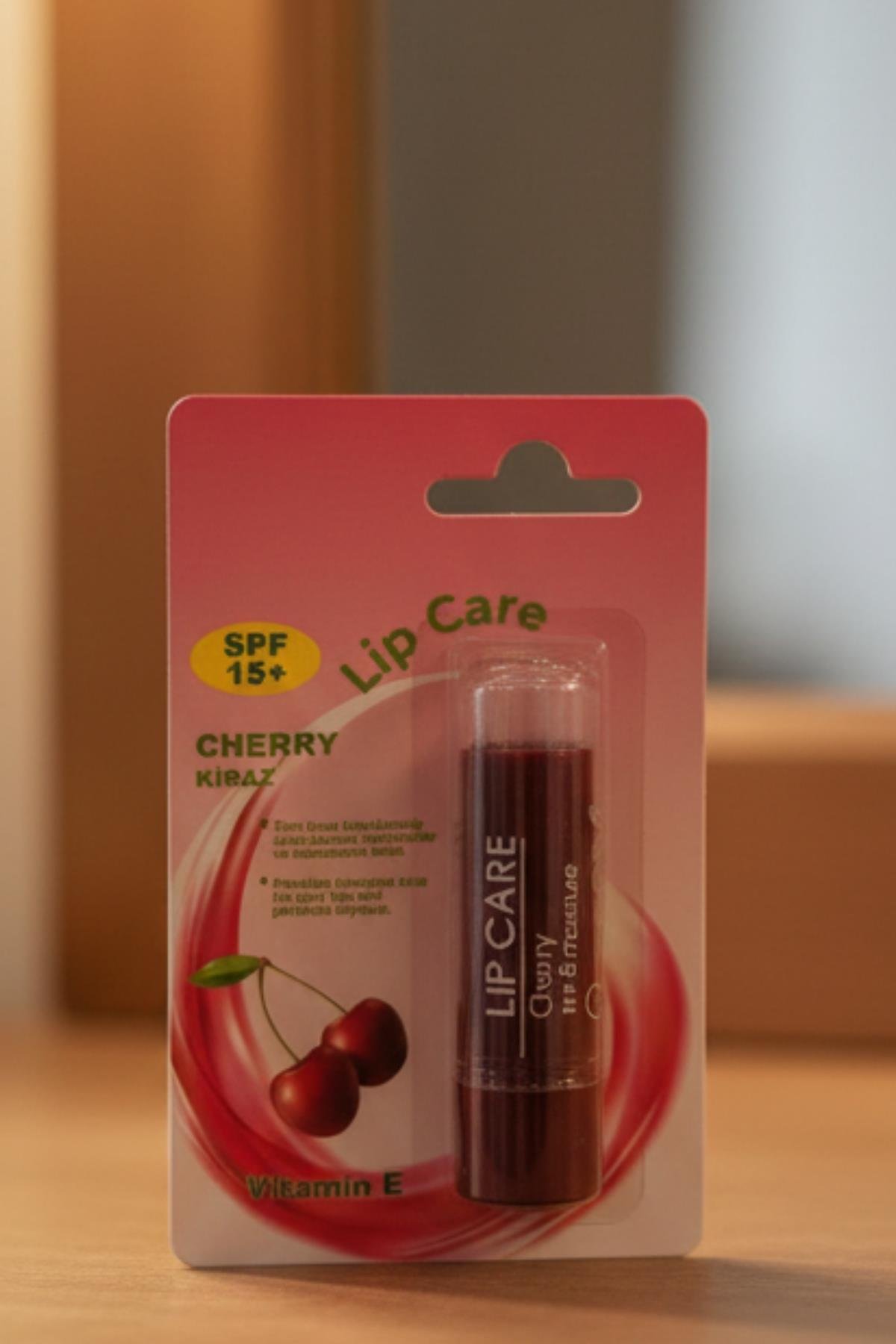 Kadın Renkli Dudak Bakım Kremi Nemlendirici Dudak Parlatıcısı