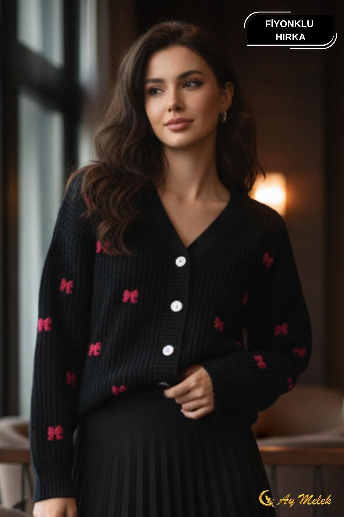 Kadın Triko Hırka Düğmeli V Yaka Kısa Fiyonk Detaylı Dokulu Hırka