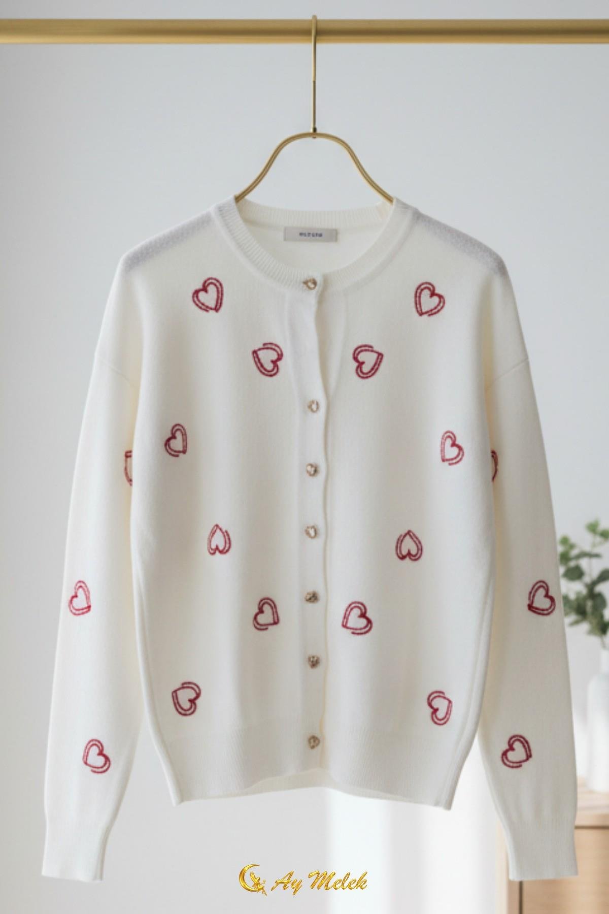 Kadın Triko Hırka Yumuşak V Yaka Kalpli Düğmeli Kazak