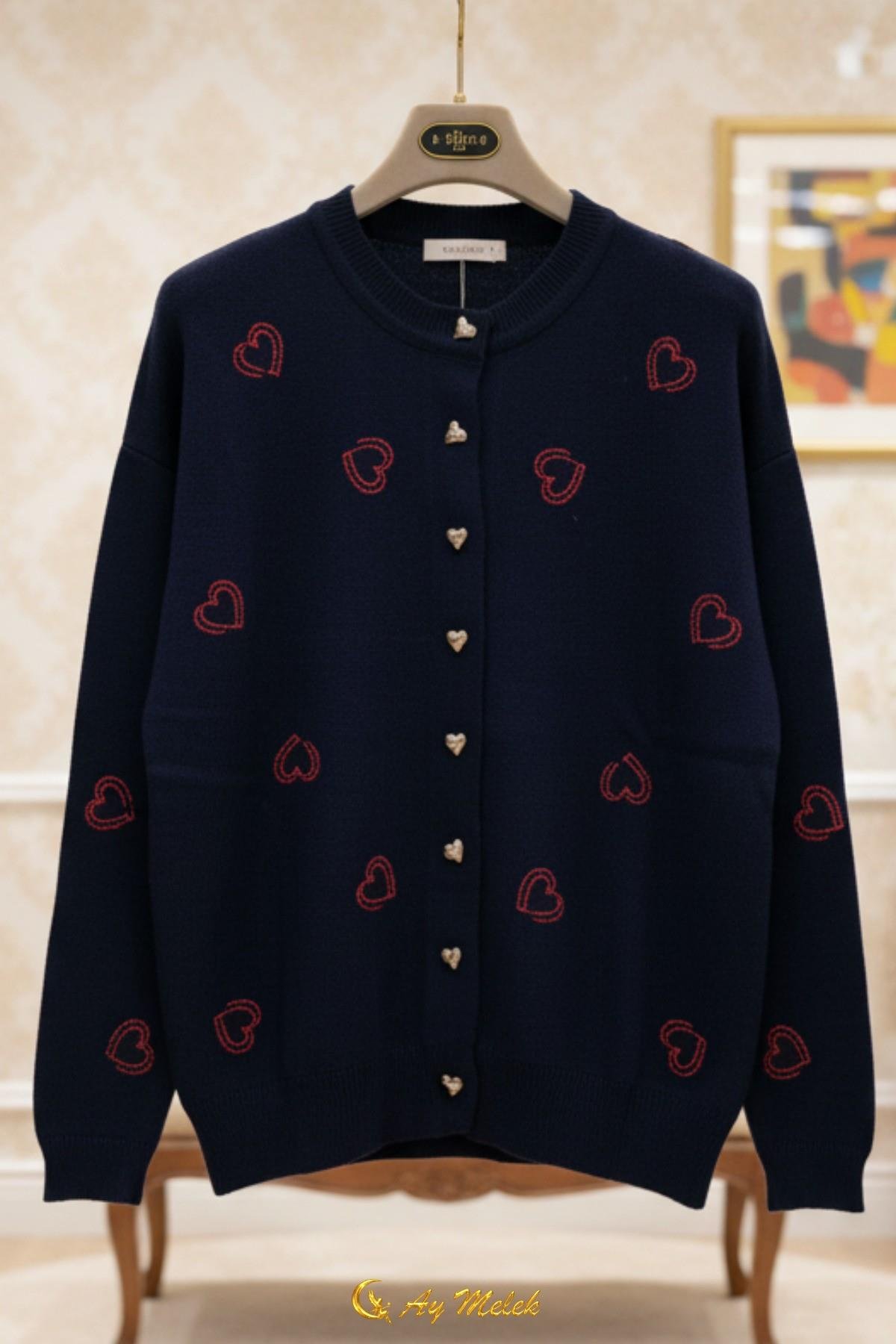 Kadın Triko Hırka Yumuşak V Yaka Kalpli Düğmeli Kazak