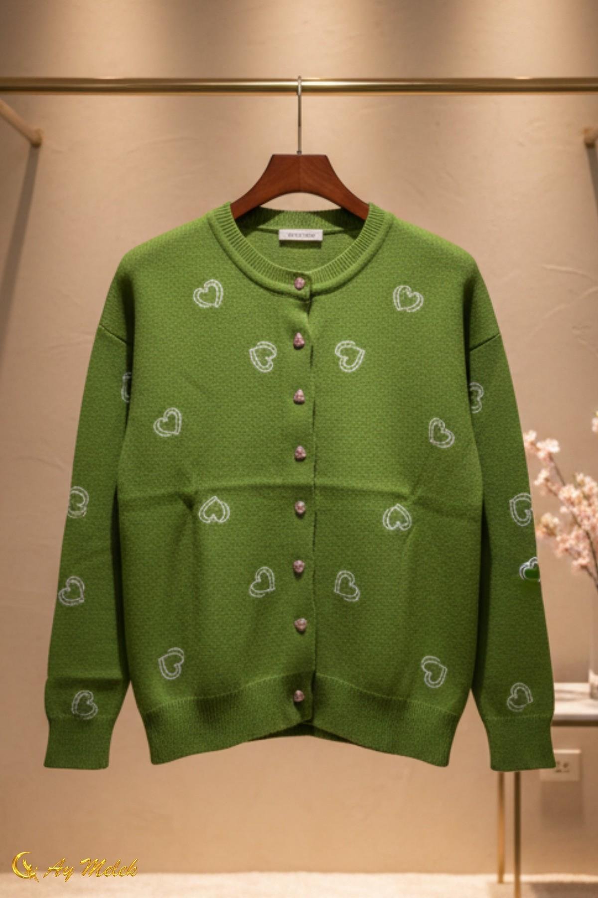 Kadın Triko Hırka Yumuşak V Yaka Kalpli Düğmeli Kazak