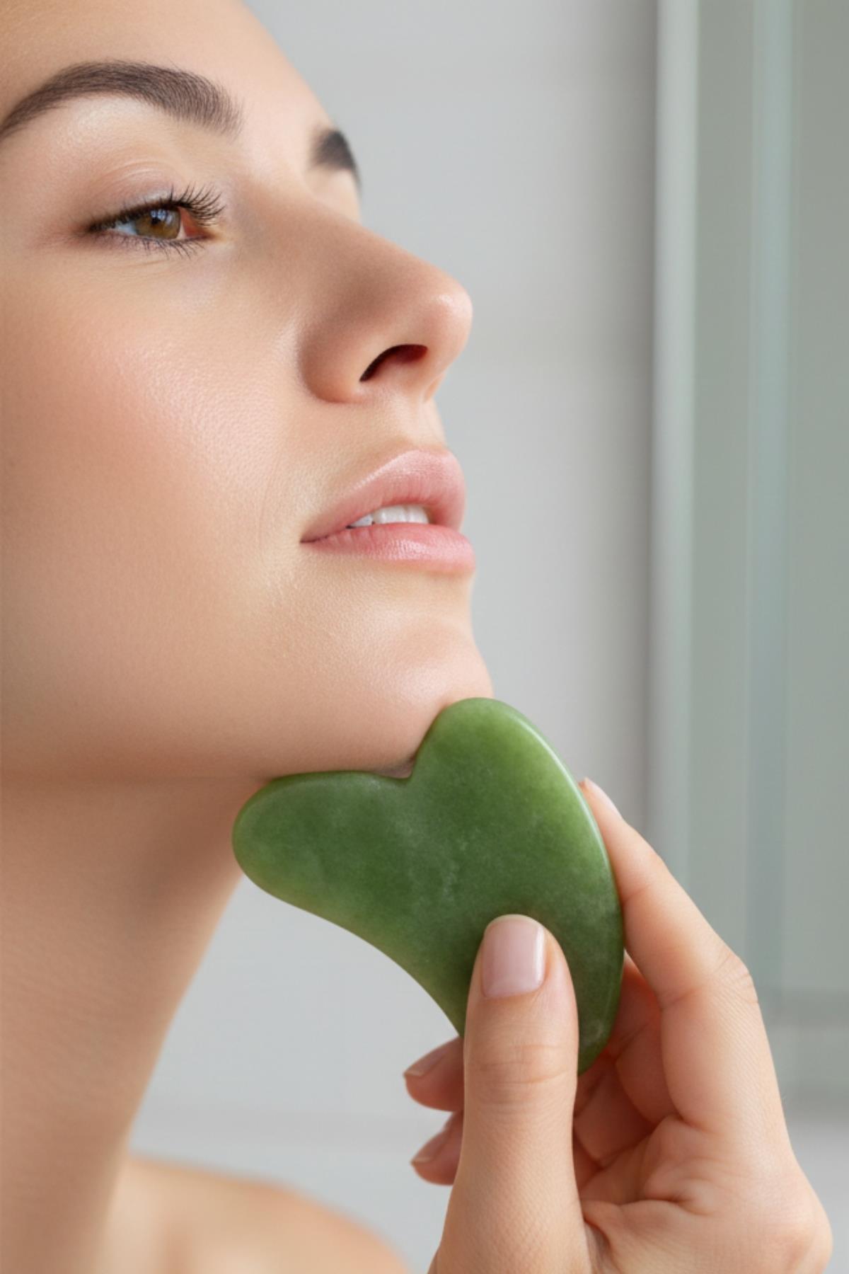 Yeşim %100 Doğal Taş Masaj Aleti Ve Kalp Gua Sha Yüz Bakım Taşı