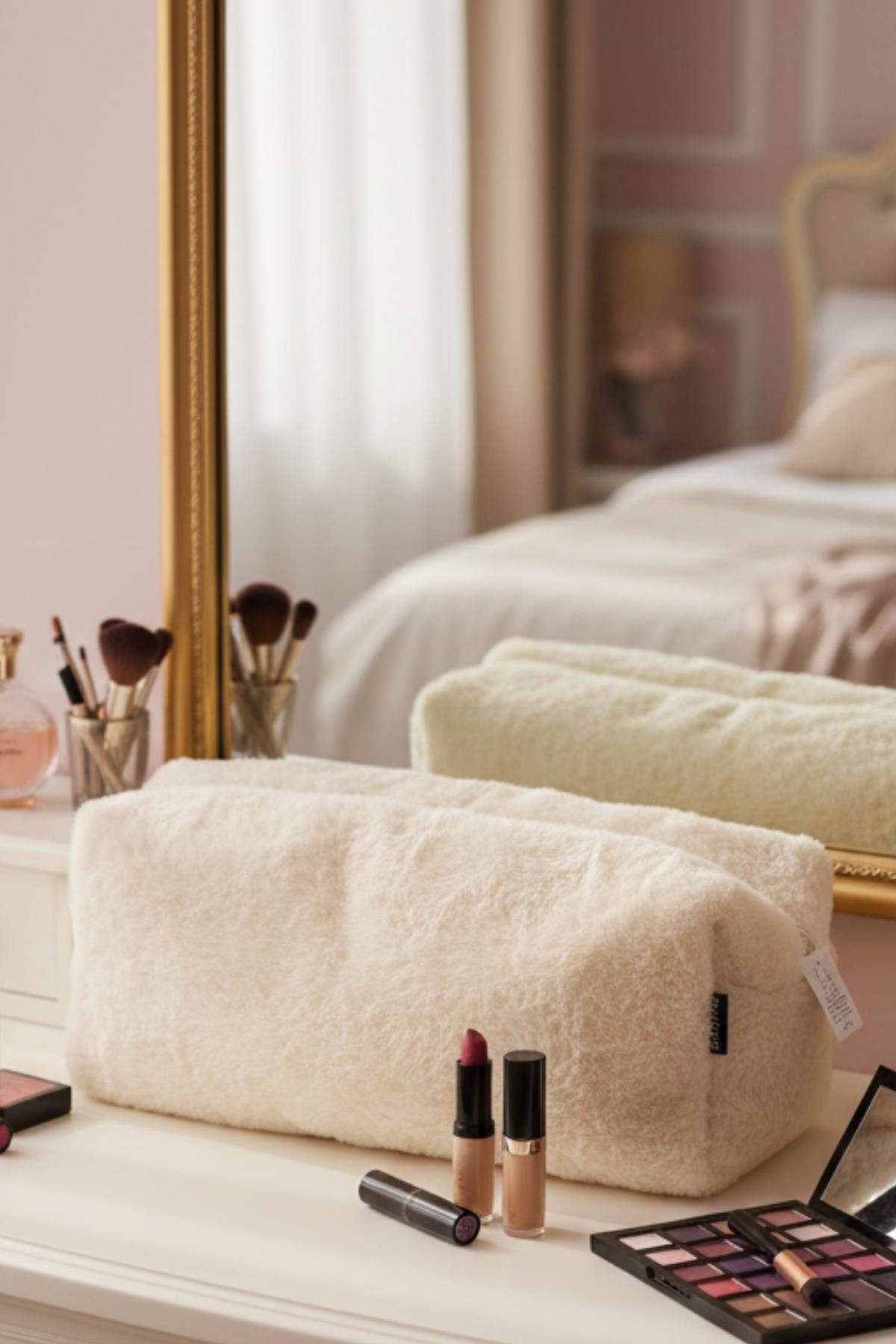 Yumuşak Peluş Makyaj Çantası Büyük Boy Seyahat ve Konforlu Çanta