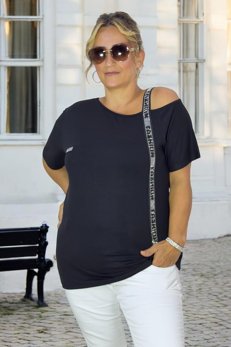 TEK OMUZ ASKILI TAŞLI ŞERİT DETAY KISA KOL BÜYÜK BEDEN BİSİKLET YAKA BLUZ TİŞÖRT