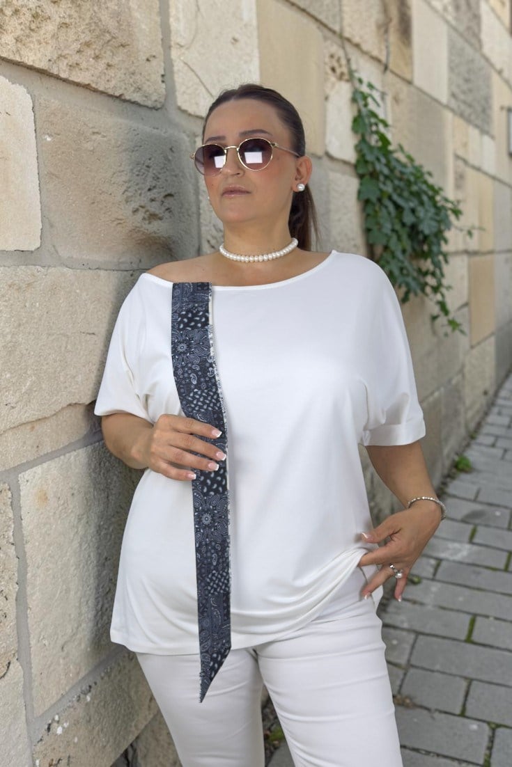 TEK OMUZ KURDELA DETAY BİSİKLET YAKA VİSKON KUMAŞ BÜYÜK BEDEN BLUZ