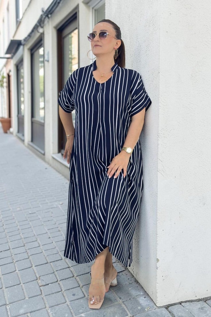 V YAKA ÇİFT CEPLİ YANLARDA MİNİ YIRTMAÇLI EKSTRA BÜYÜK BEDEN VİSKON ELBİSE