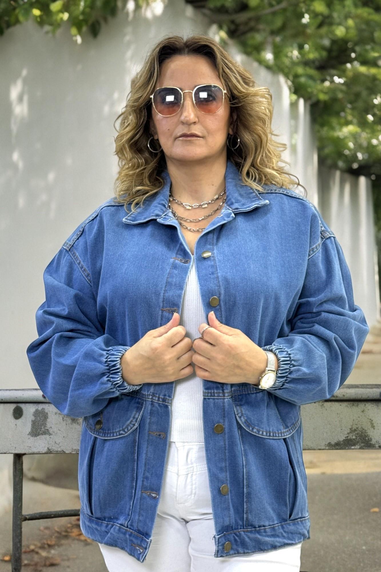 METAL DÜĞMELİ YANLARDA GENİŞ CEPLİ BÜYÜK BEDEN YUMUŞAK KUMAŞ KOT CEKET
