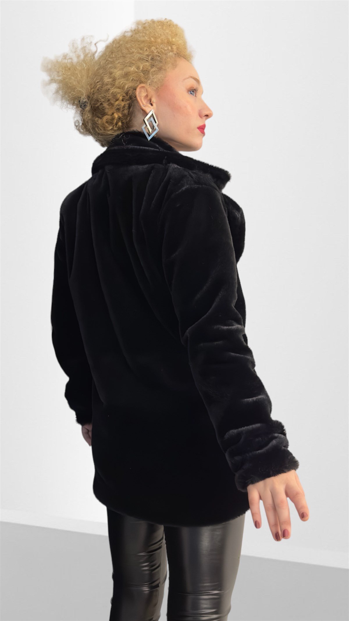 ZARA MODEL ARA BOY PELUŞ KABAN