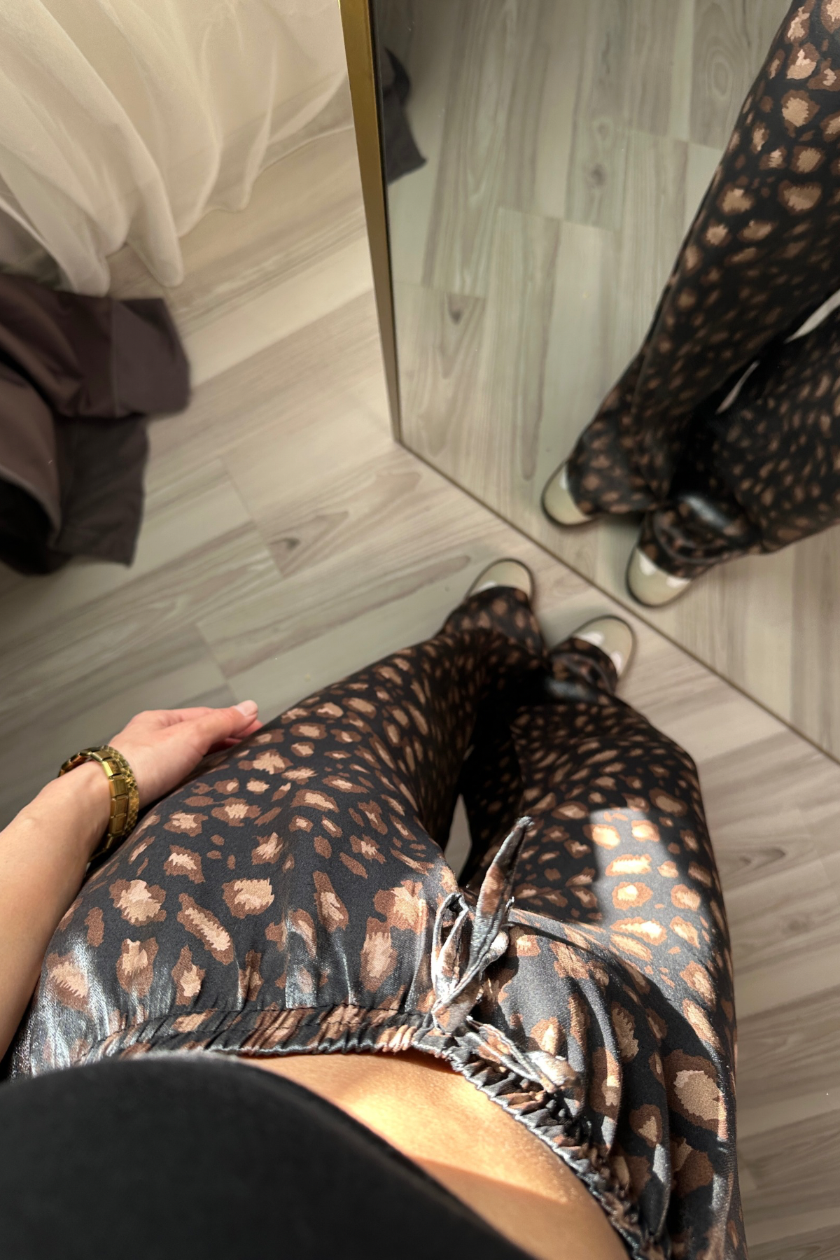 Koyu Kahve Leopar Parlak Bol Paça Pantolon