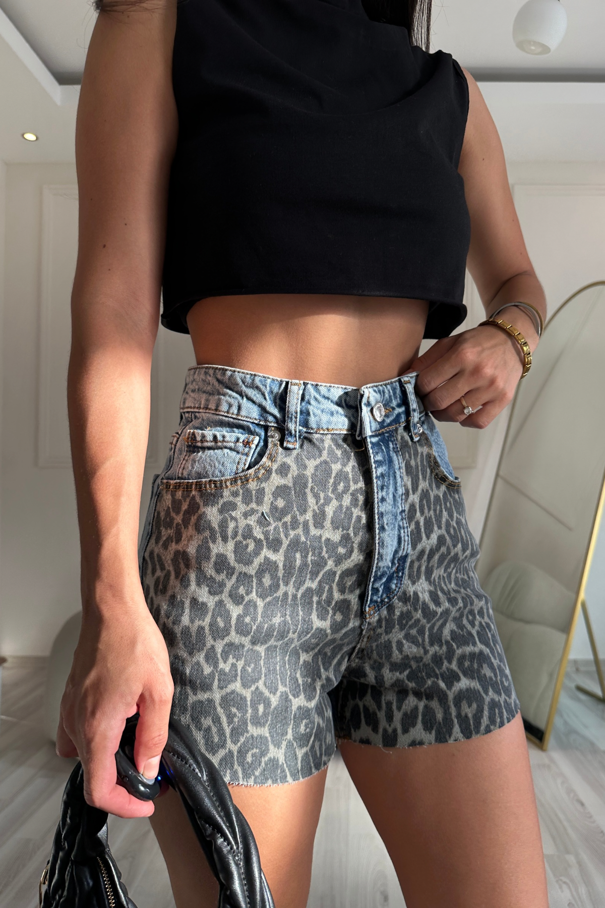Leopar Detaylı Denim Şort