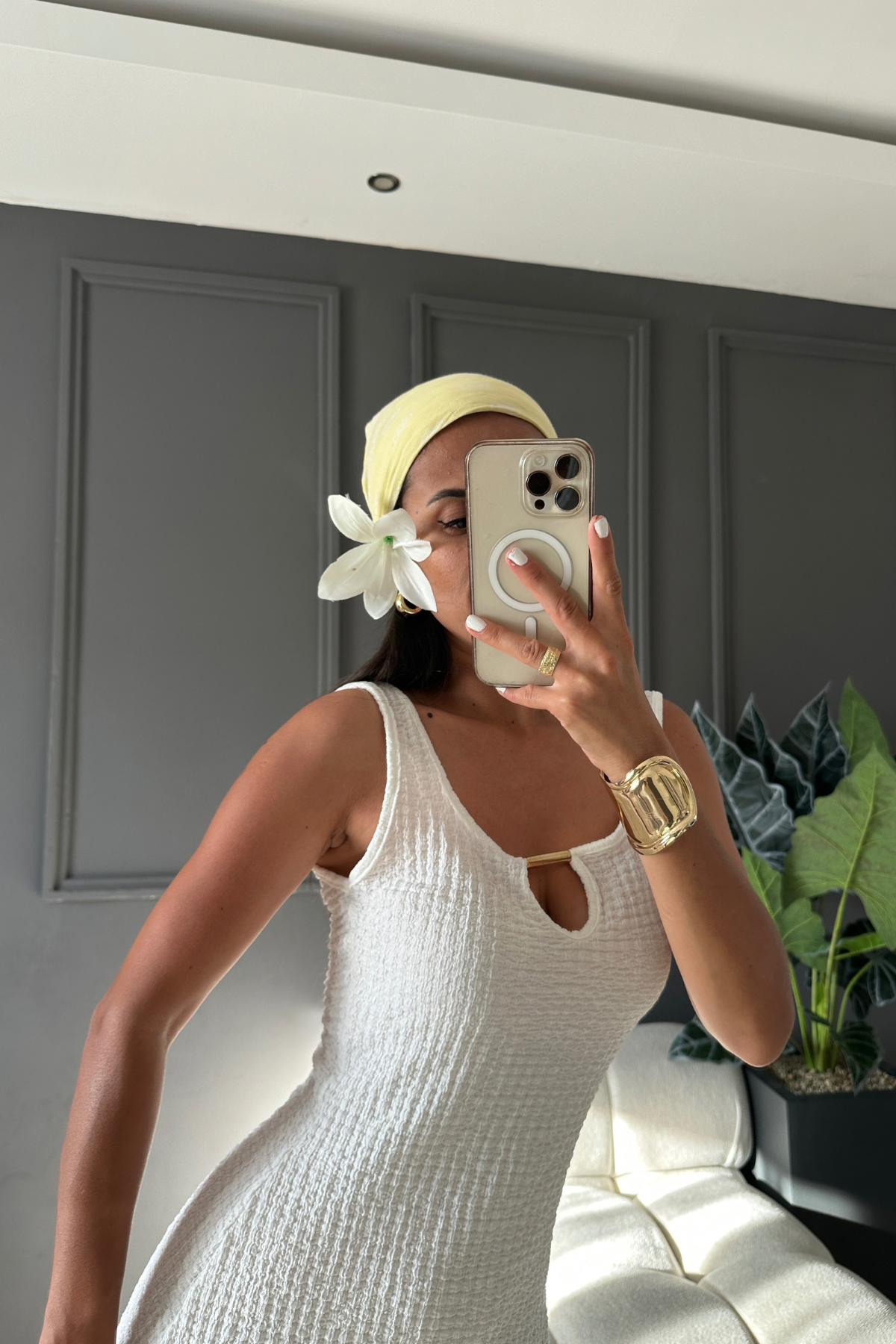 Midi Gold Detaylı Beyaz Burble Elbise
