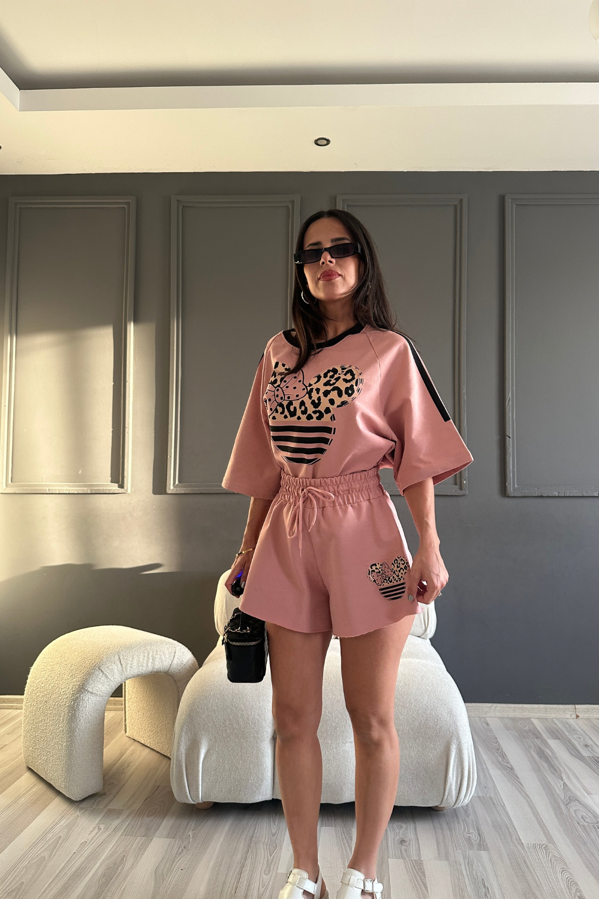 Pembe Siyah Şeritli Takım