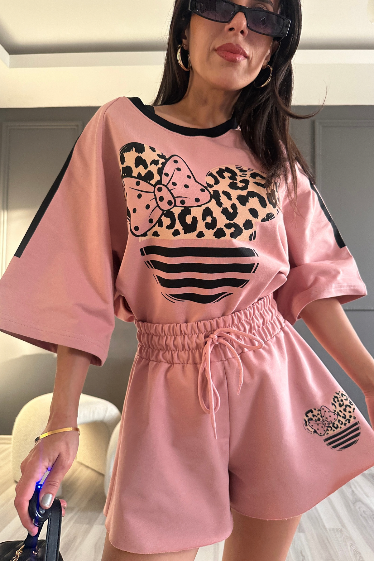 Pembe Siyah Şeritli Takım