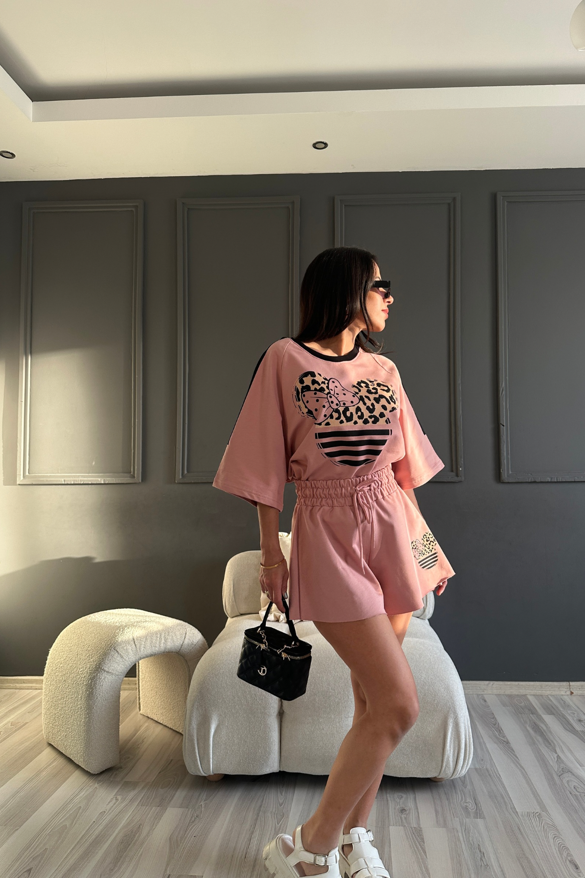 Pembe Siyah Şeritli Takım