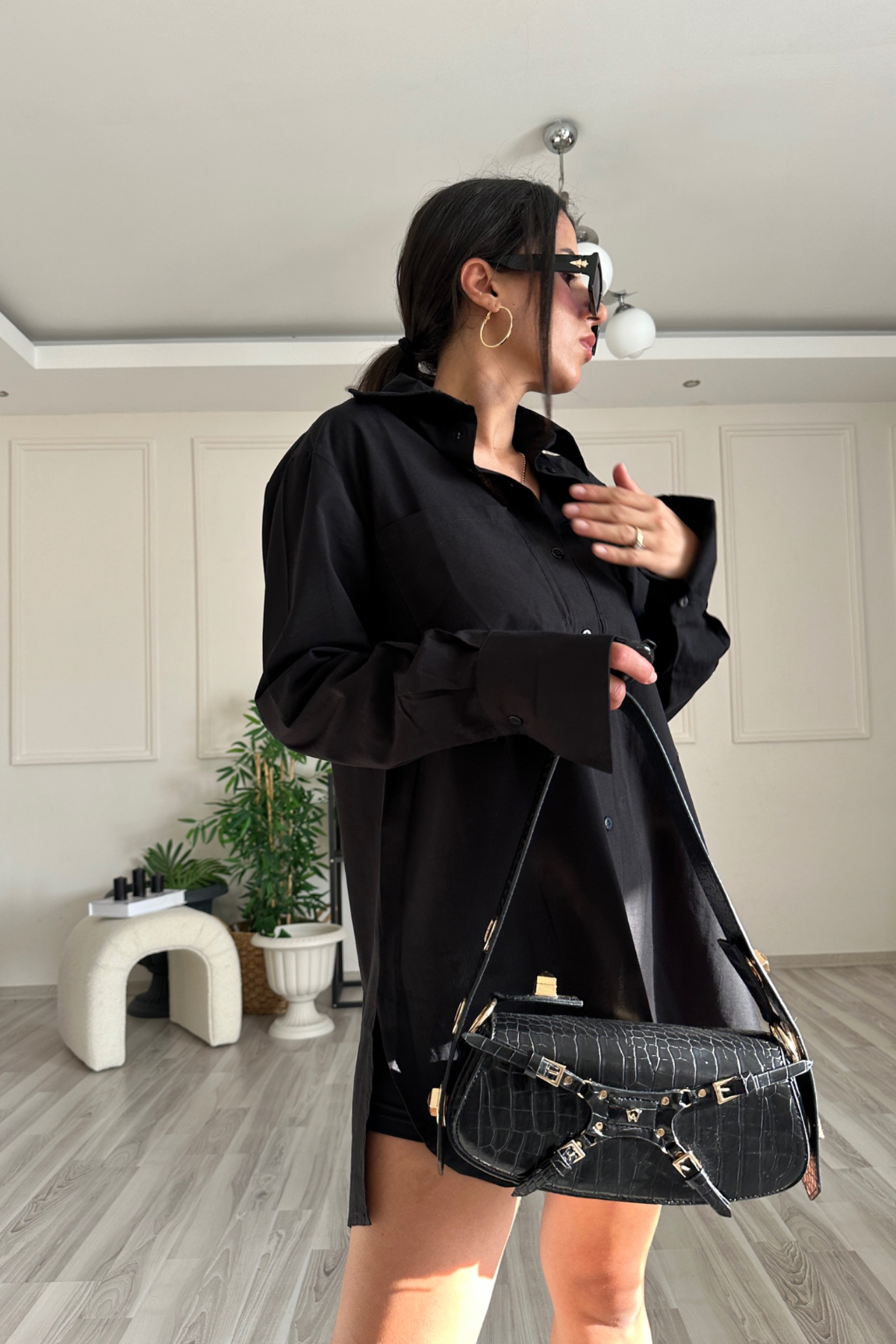 Sırt Detaylı Cherry Oversize Siyah Gömlek
