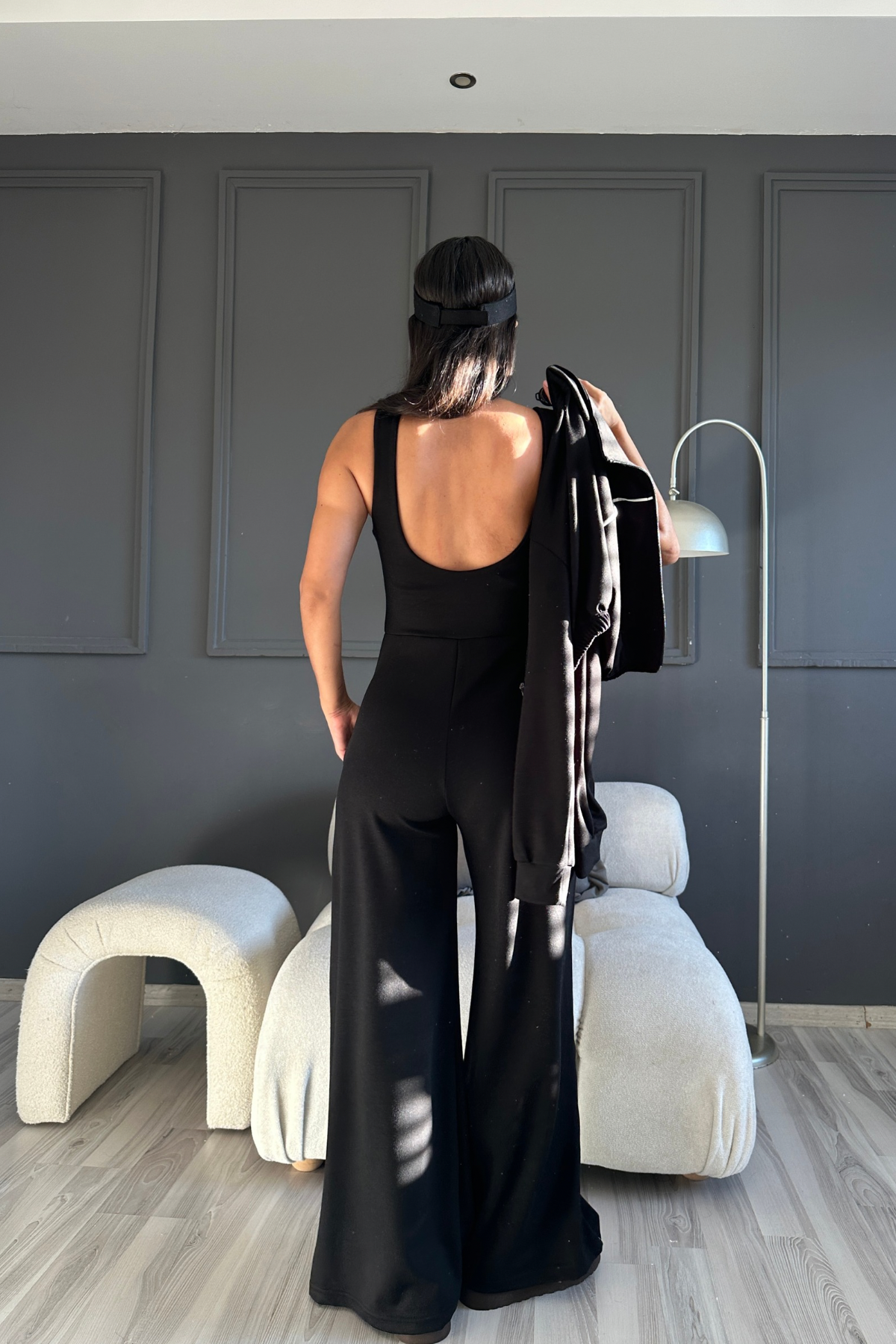 Siyah Sırtı Açık Tulum Ceket Takım