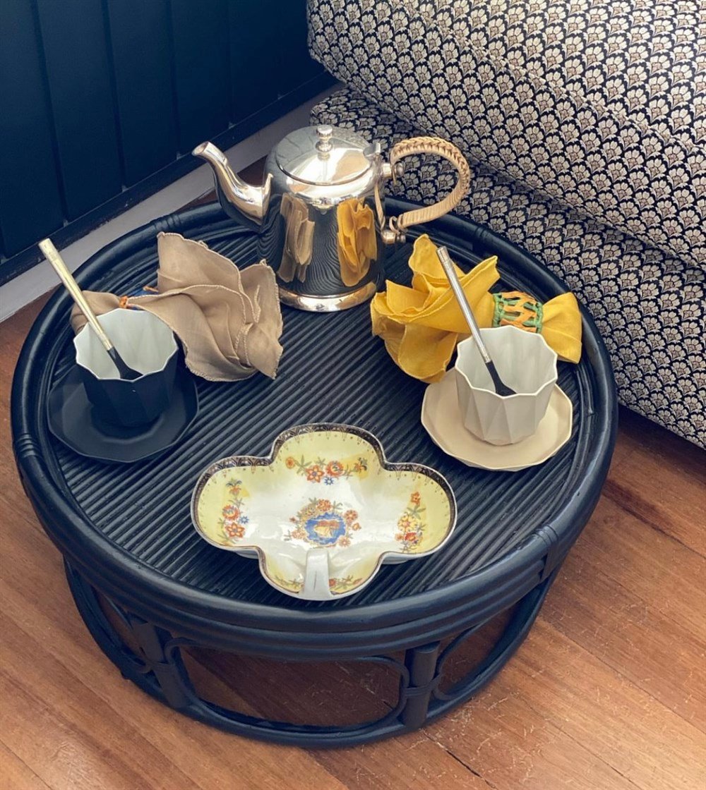 Daisy Table