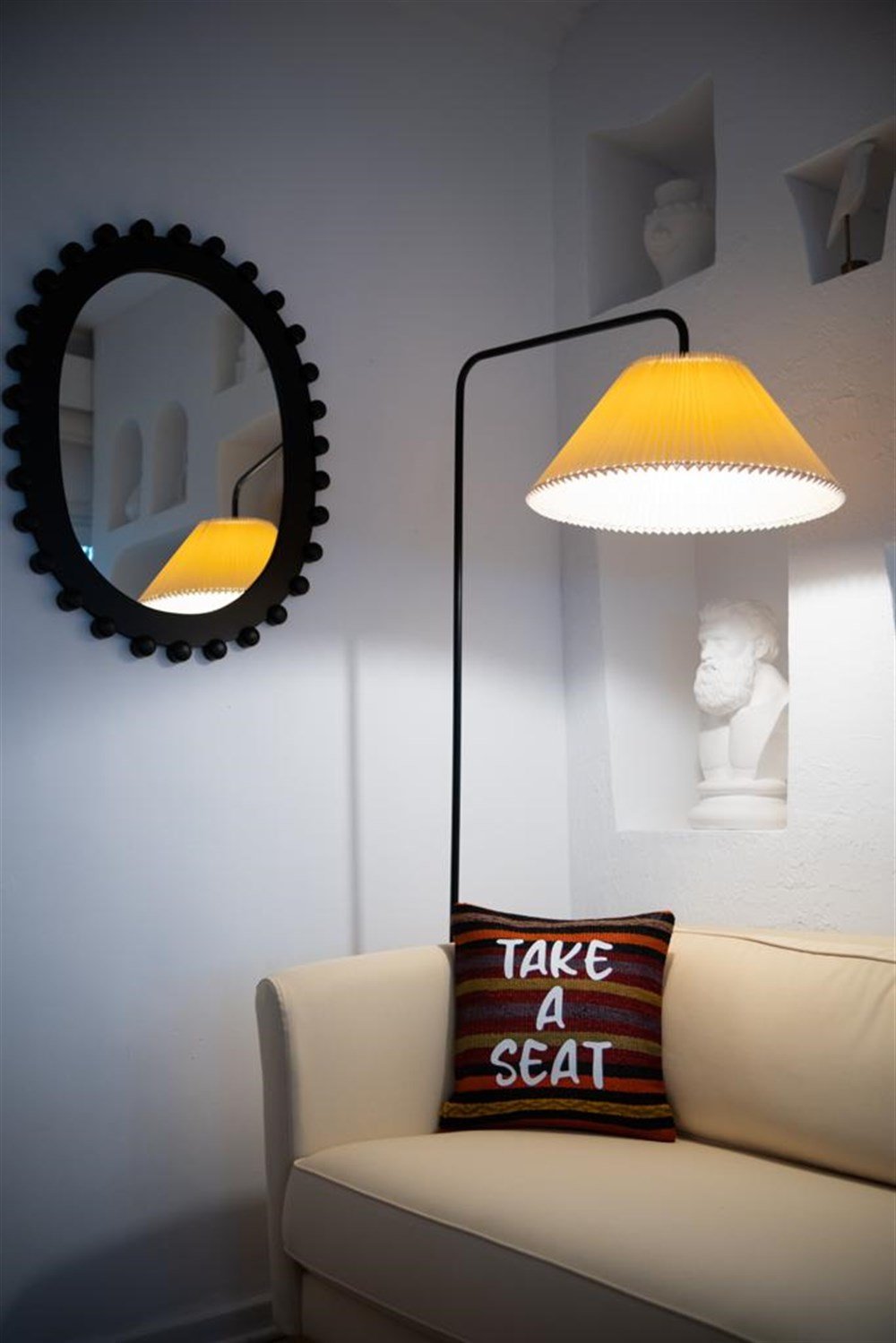 TAGS x TAPIS ''TAKE A SEAT'' kırlent